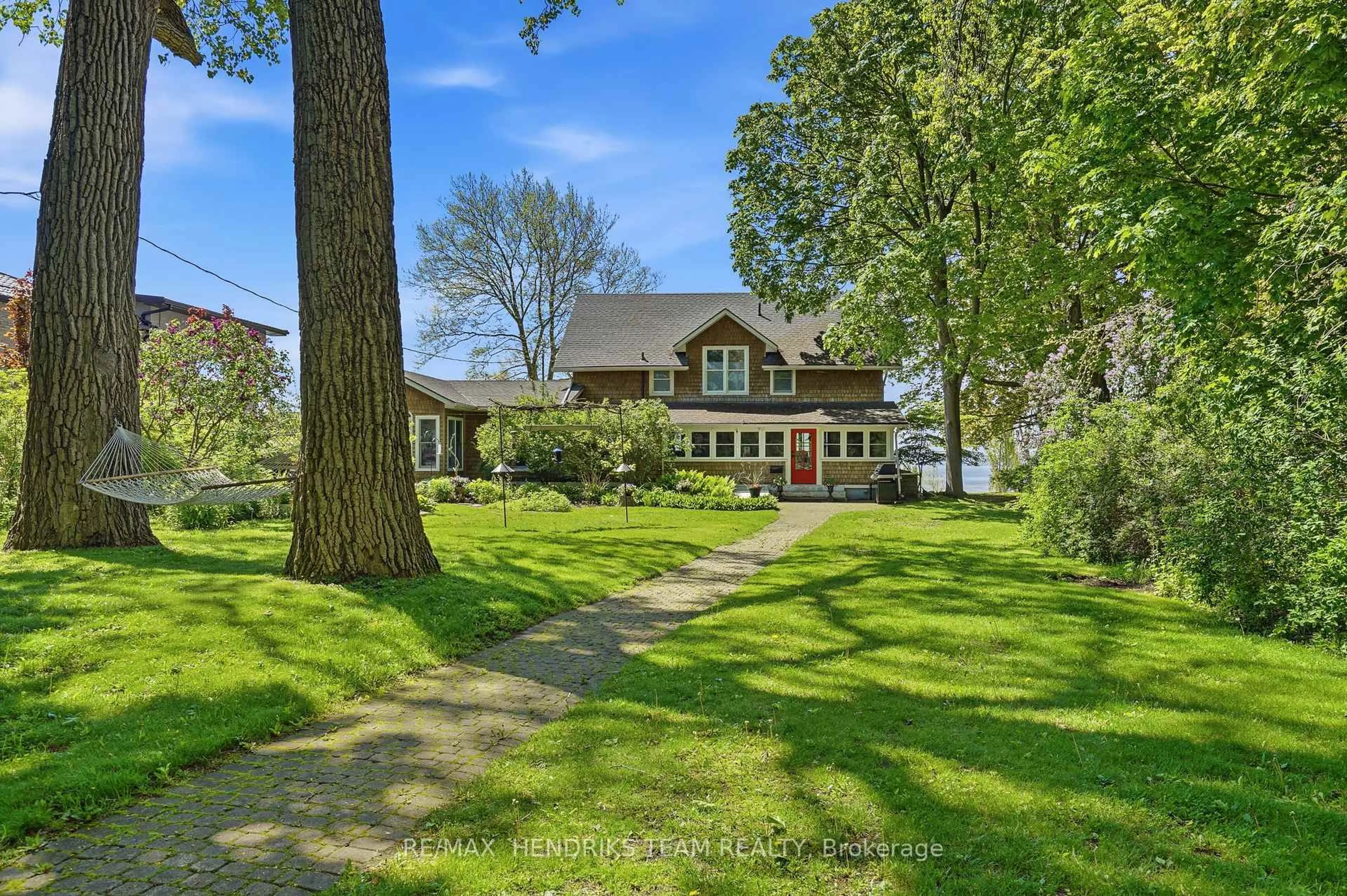 A pic from outside/outdoor area/front of a property/back of a property/a pic from drone, water/lake/river/ocean view for 2497 Windmill Point Lane, Fort Erie Ontario L0S 1N0