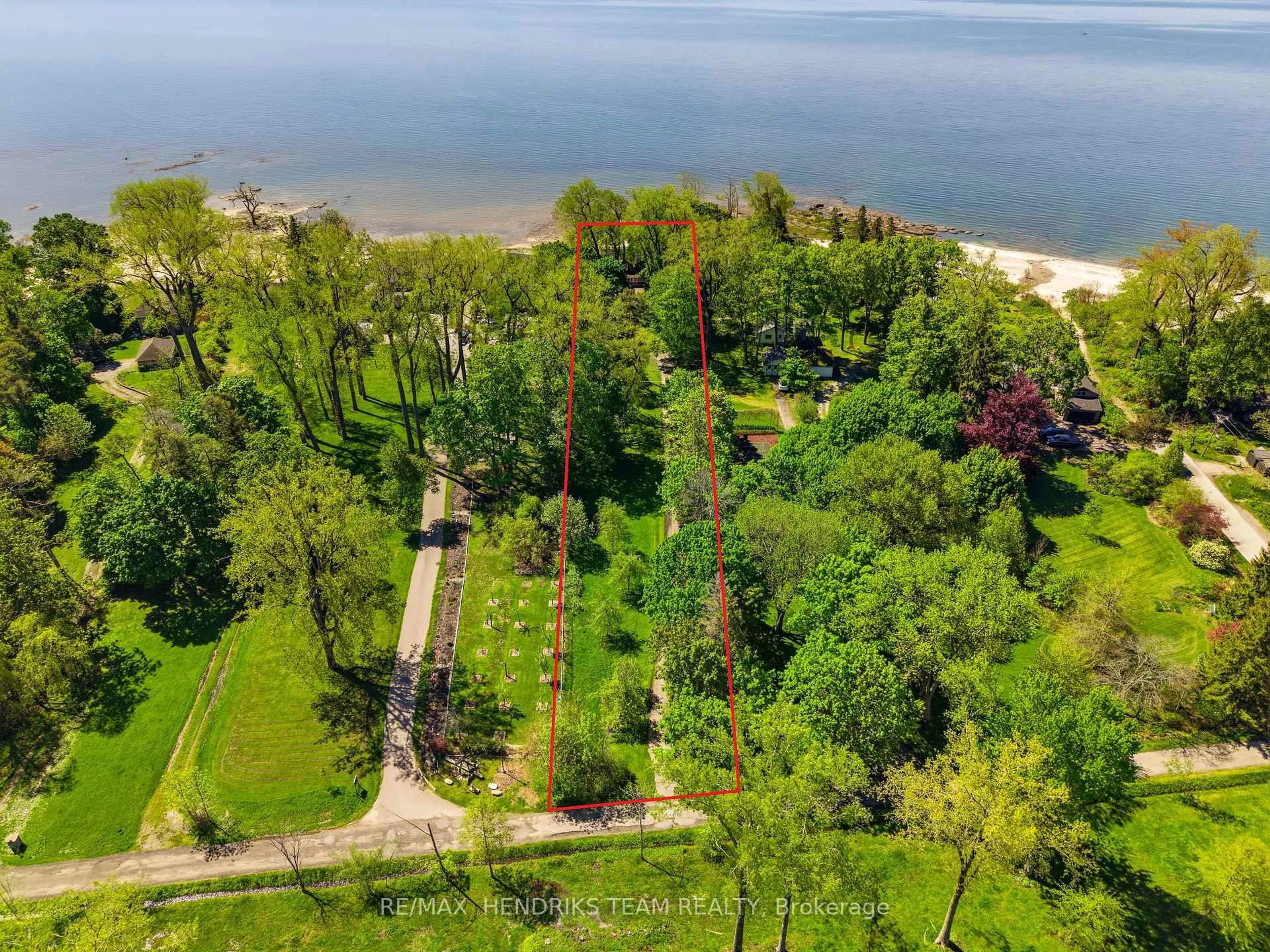 A pic from outside/outdoor area/front of a property/back of a property/a pic from drone, water/lake/river/ocean view for 2497 Windmill Point Lane, Fort Erie Ontario L0S 1N0
