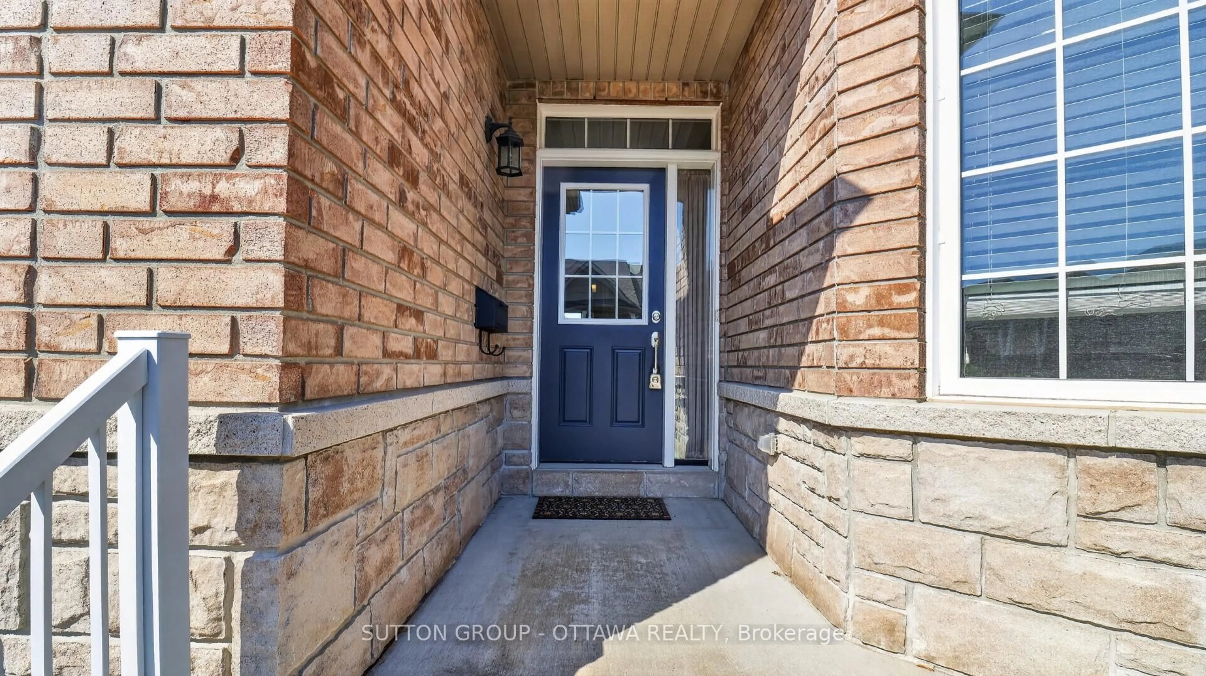 Indoor entryway for 104 Passageway Private, Kanata Ontario K2M 1H6