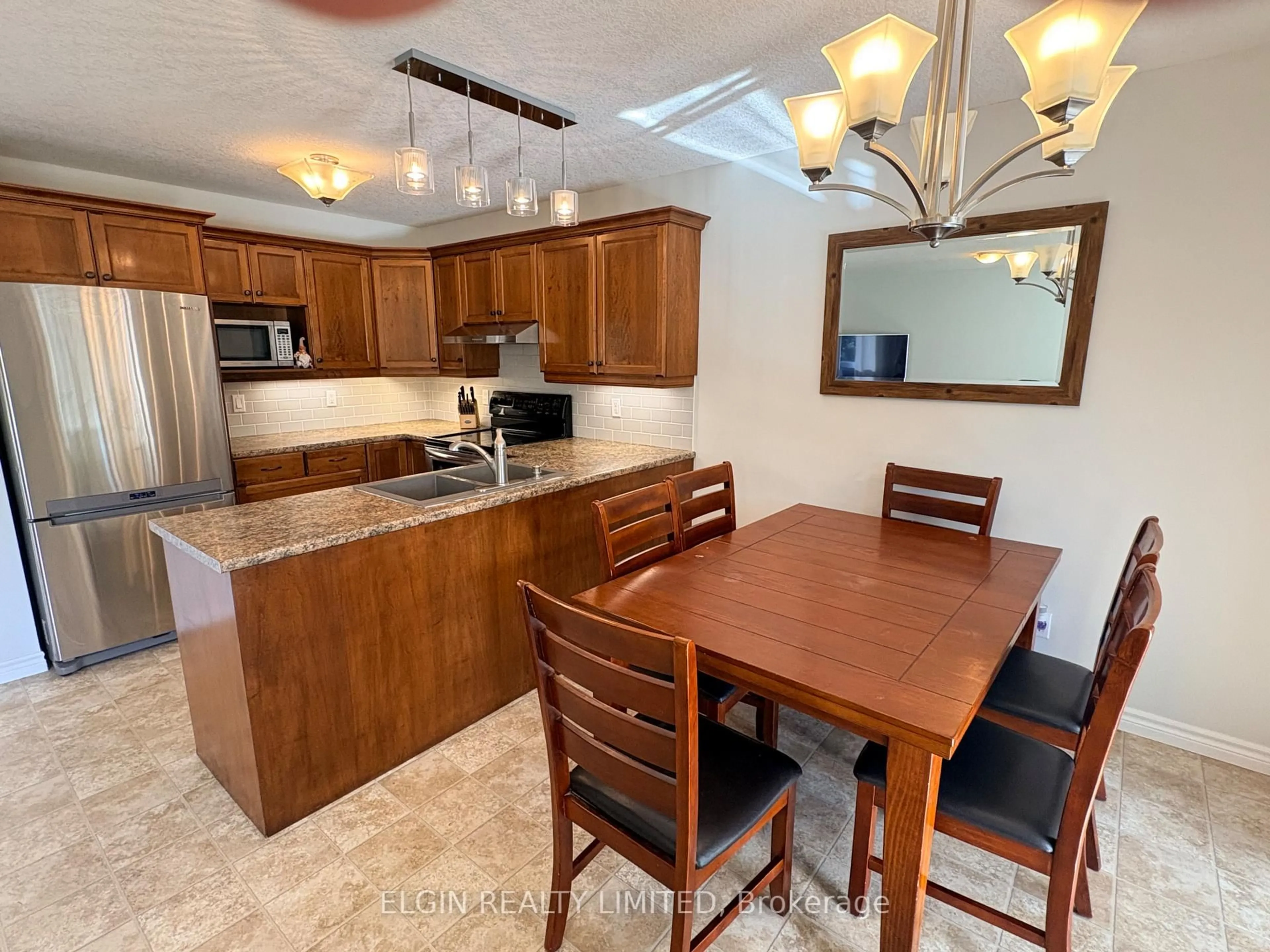 Open concept kitchen, unknown for 44 Peach Tree Blvd, St. Thomas Ontario N5R 4Y7