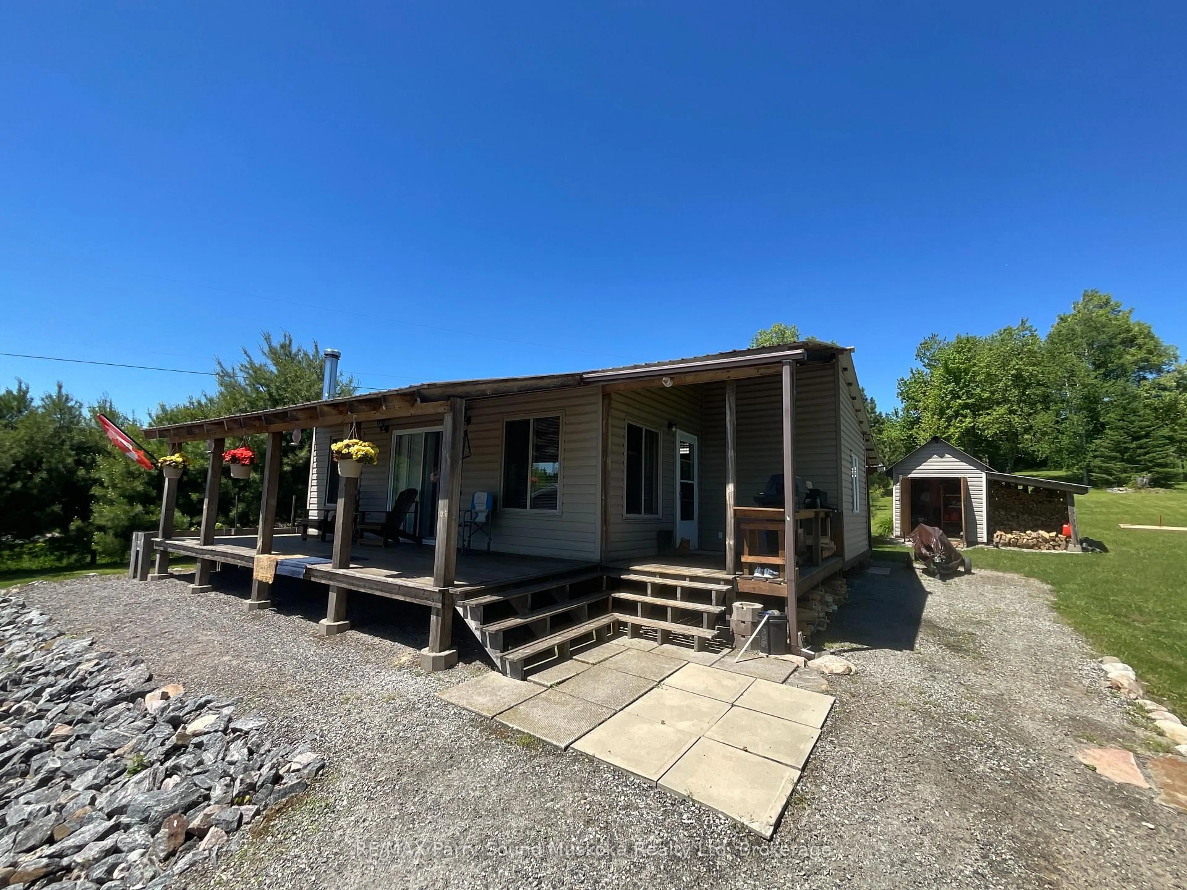 A pic from outside/outdoor area/front of a property/back of a property/a pic from drone, building for 135 Daniel Dr, Parry Sound Remote Area Ontario P0H 2R0