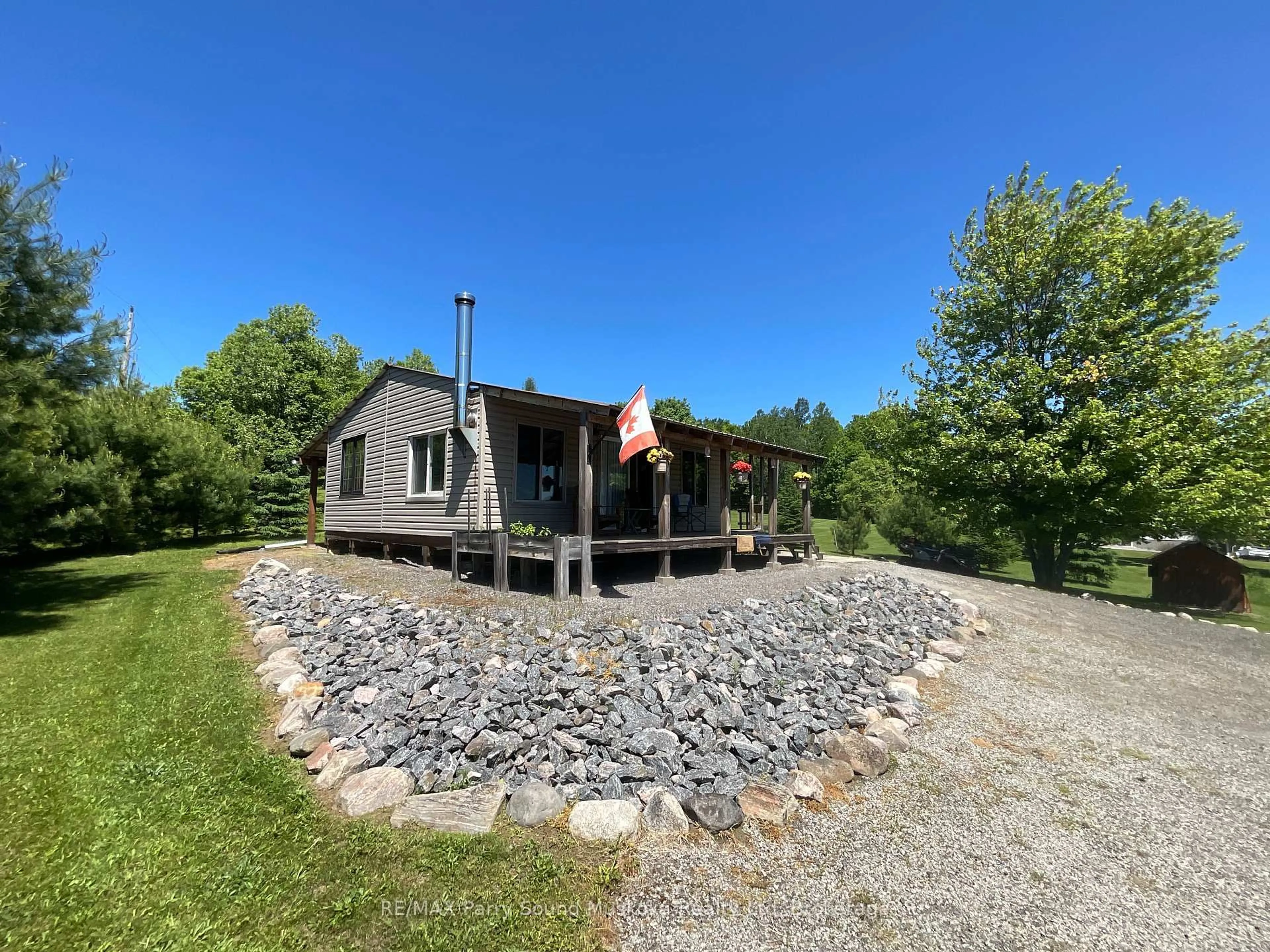 A pic from outside/outdoor area/front of a property/back of a property/a pic from drone, unknown for 135 Daniel Dr, Parry Sound Remote Area Ontario P0H 2R0