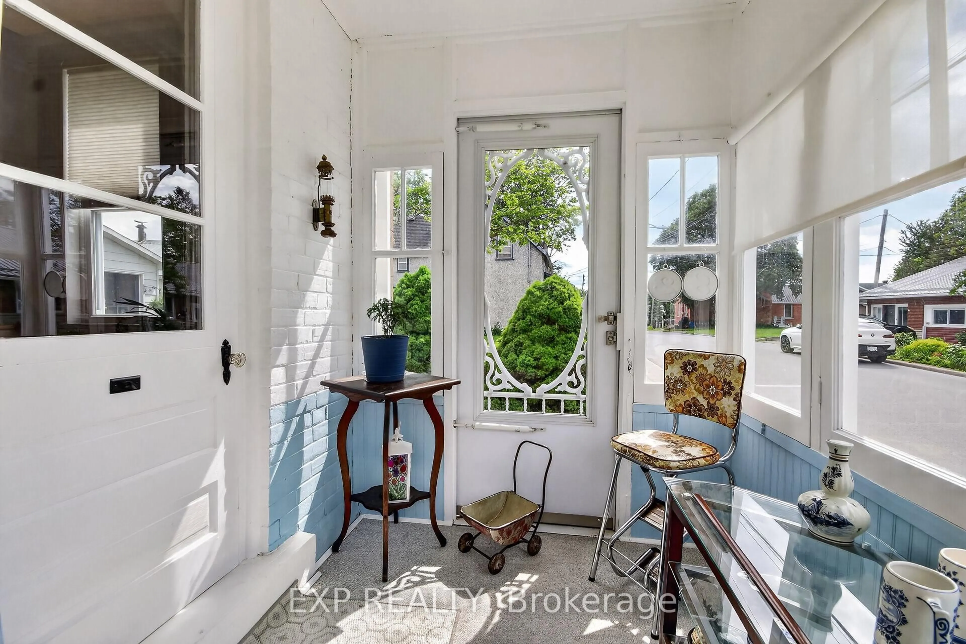 Indoor entryway for 82 Munro St, Carleton Place Ontario K7C 1H7