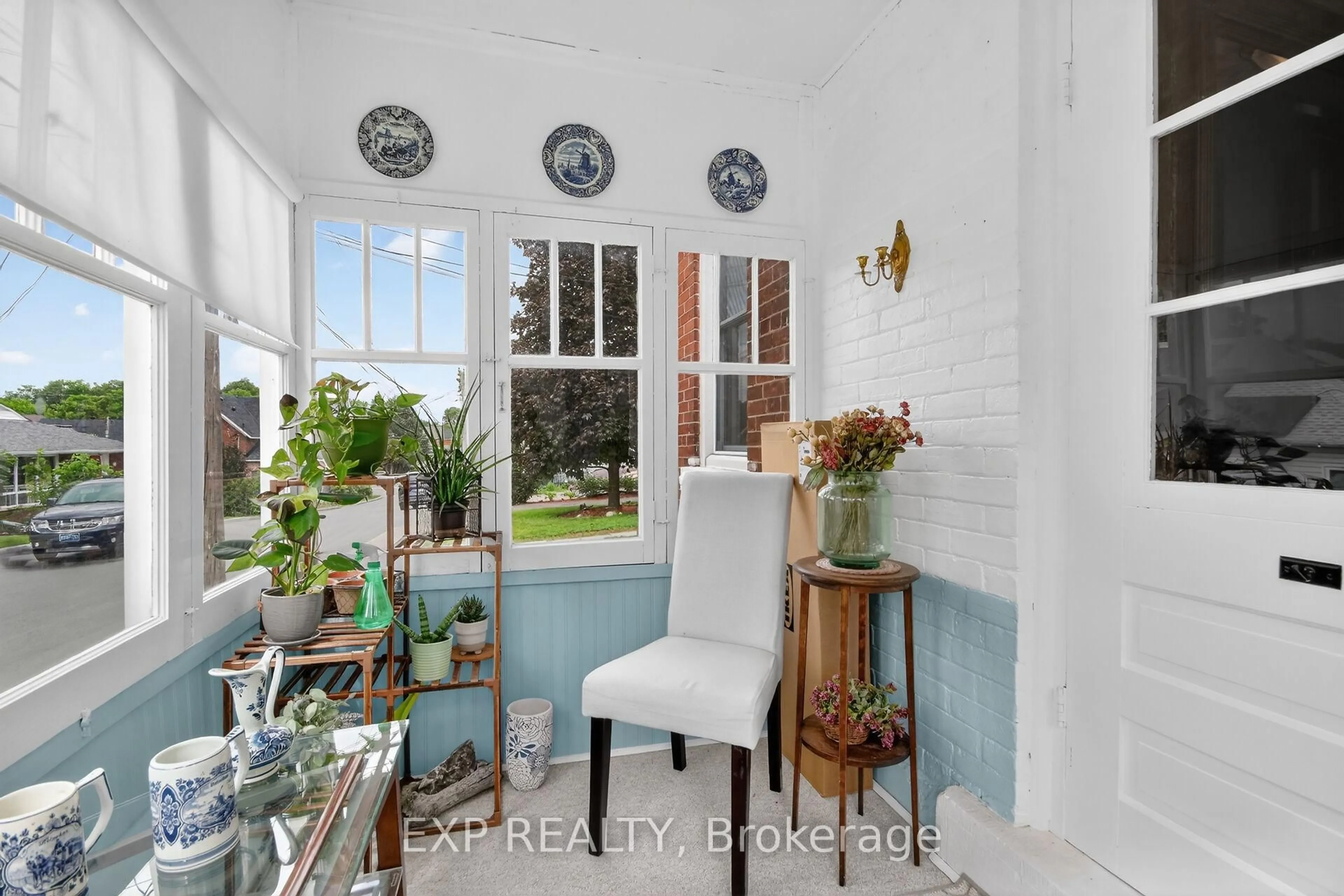 Indoor entryway for 82 Munro St, Carleton Place Ontario K7C 1H7