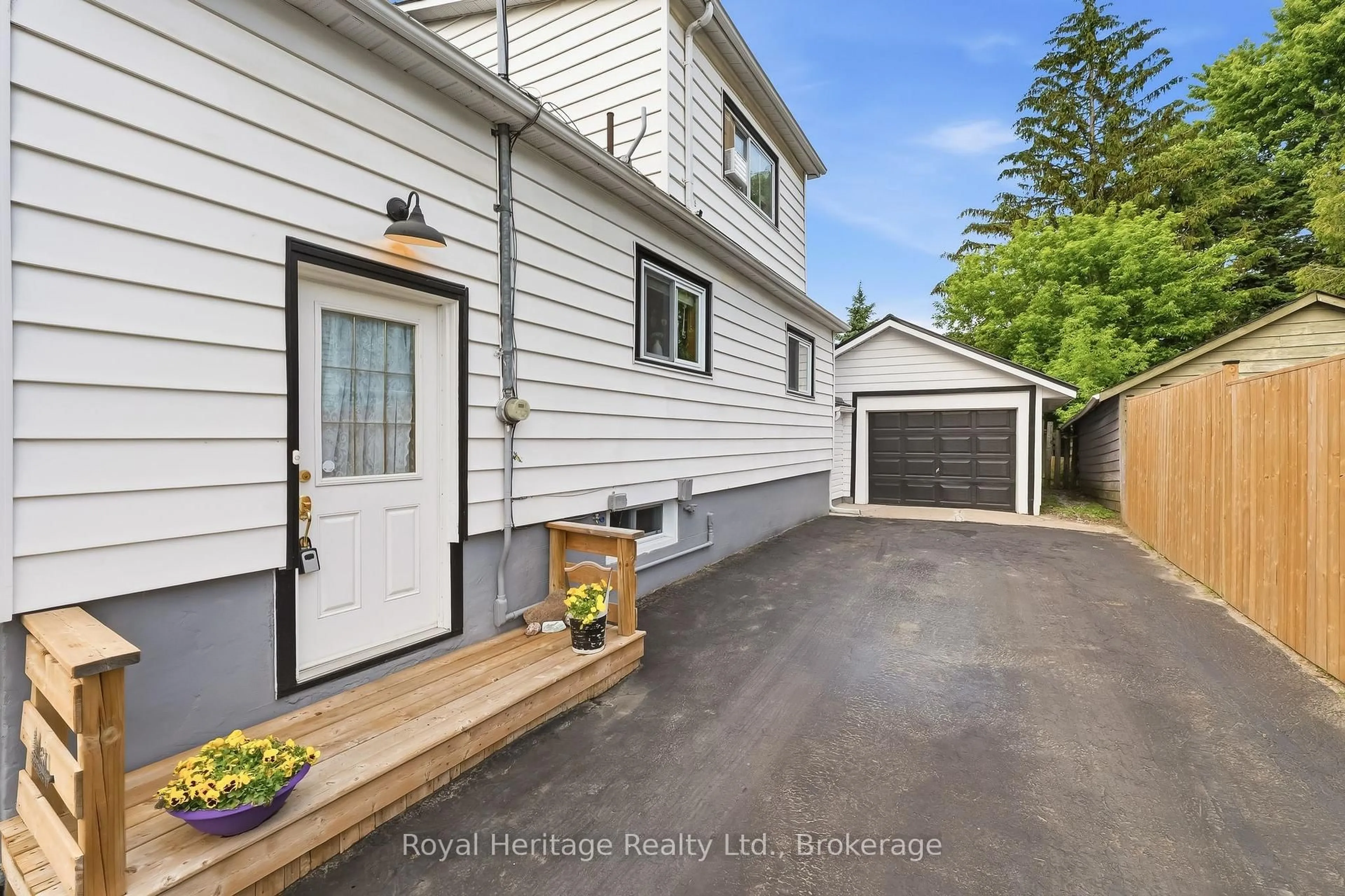Home with vinyl exterior material, street for 31 Elizabeth St, Brighton Ontario K0K 1H0