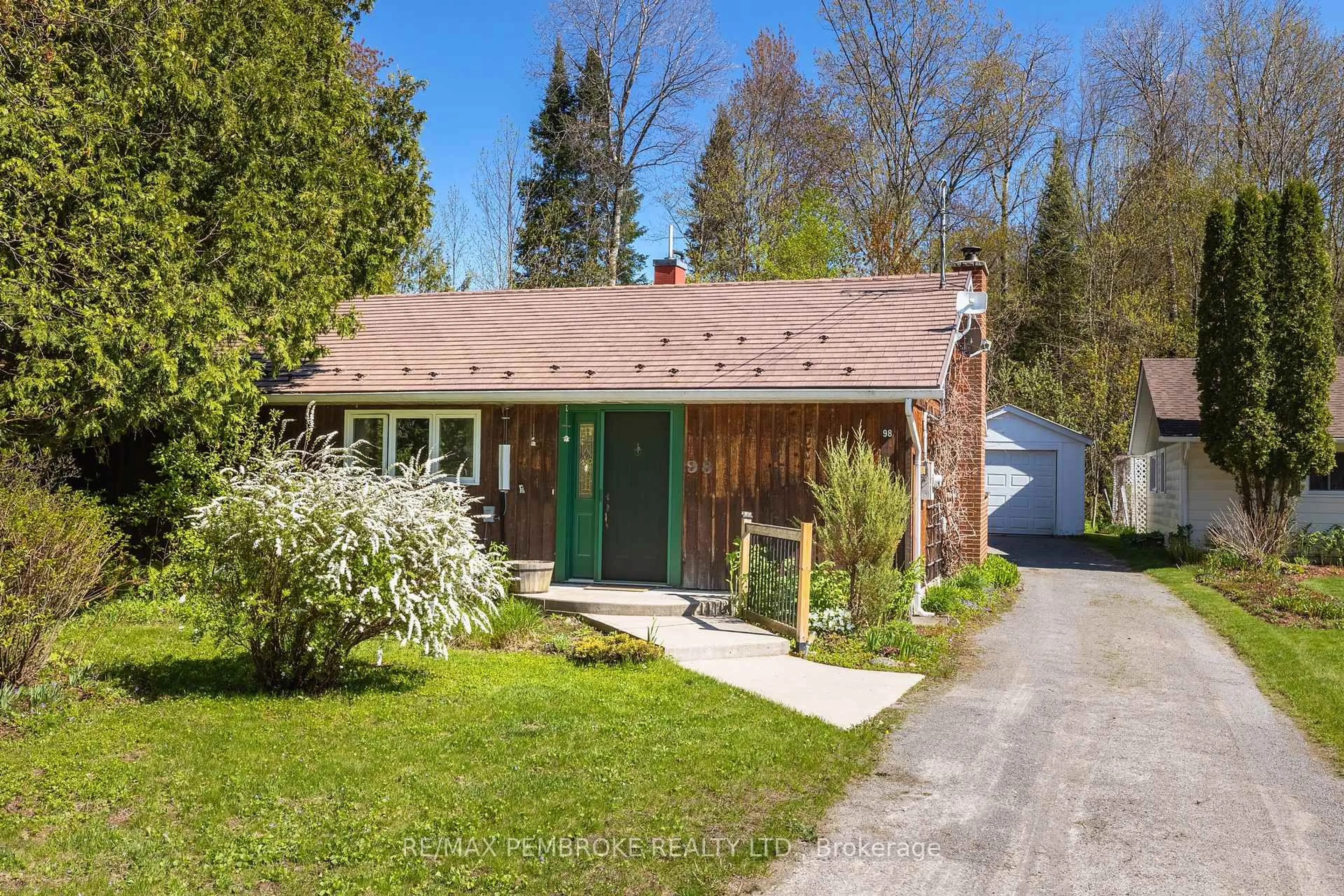Unknown for 98 Glendale Ave, Deep River Ontario K0J 1P0