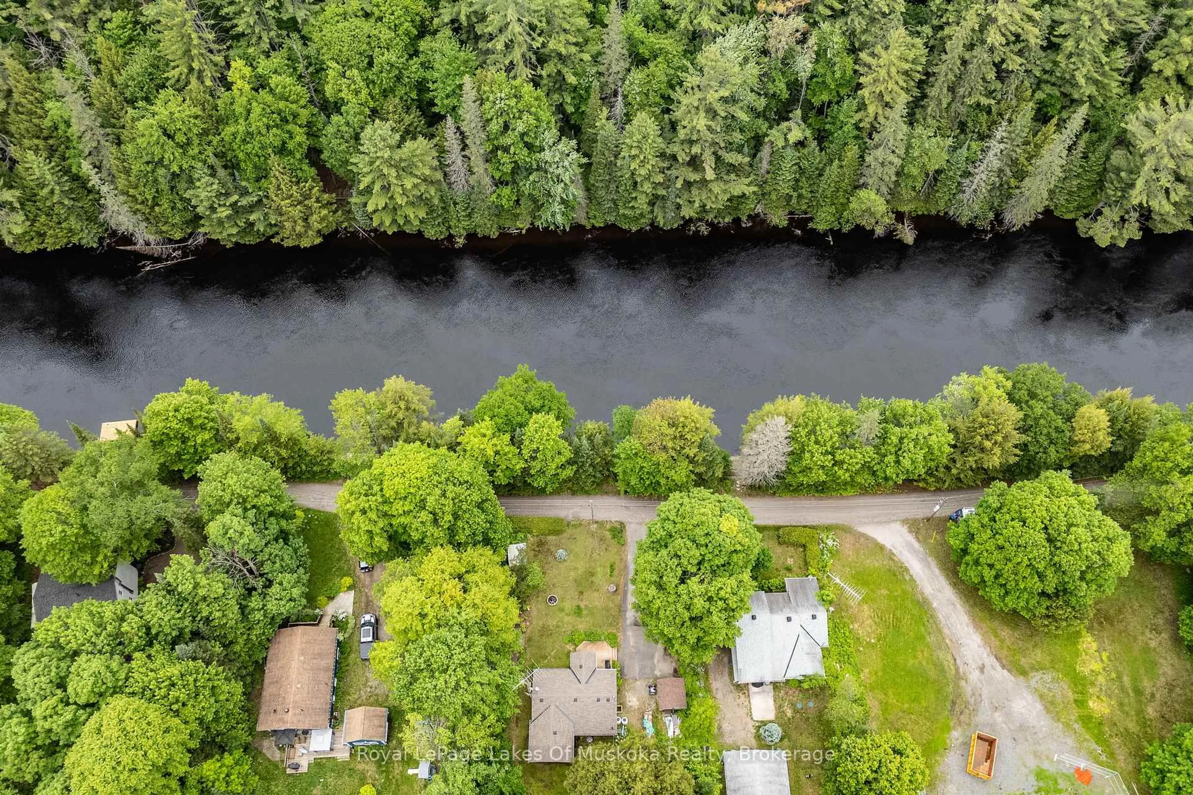 A pic from outside/outdoor area/front of a property/back of a property/a pic from drone, water/lake/river/ocean view for 1136 Springdale Shores Private, Bracebridge Ontario P1L 1W9