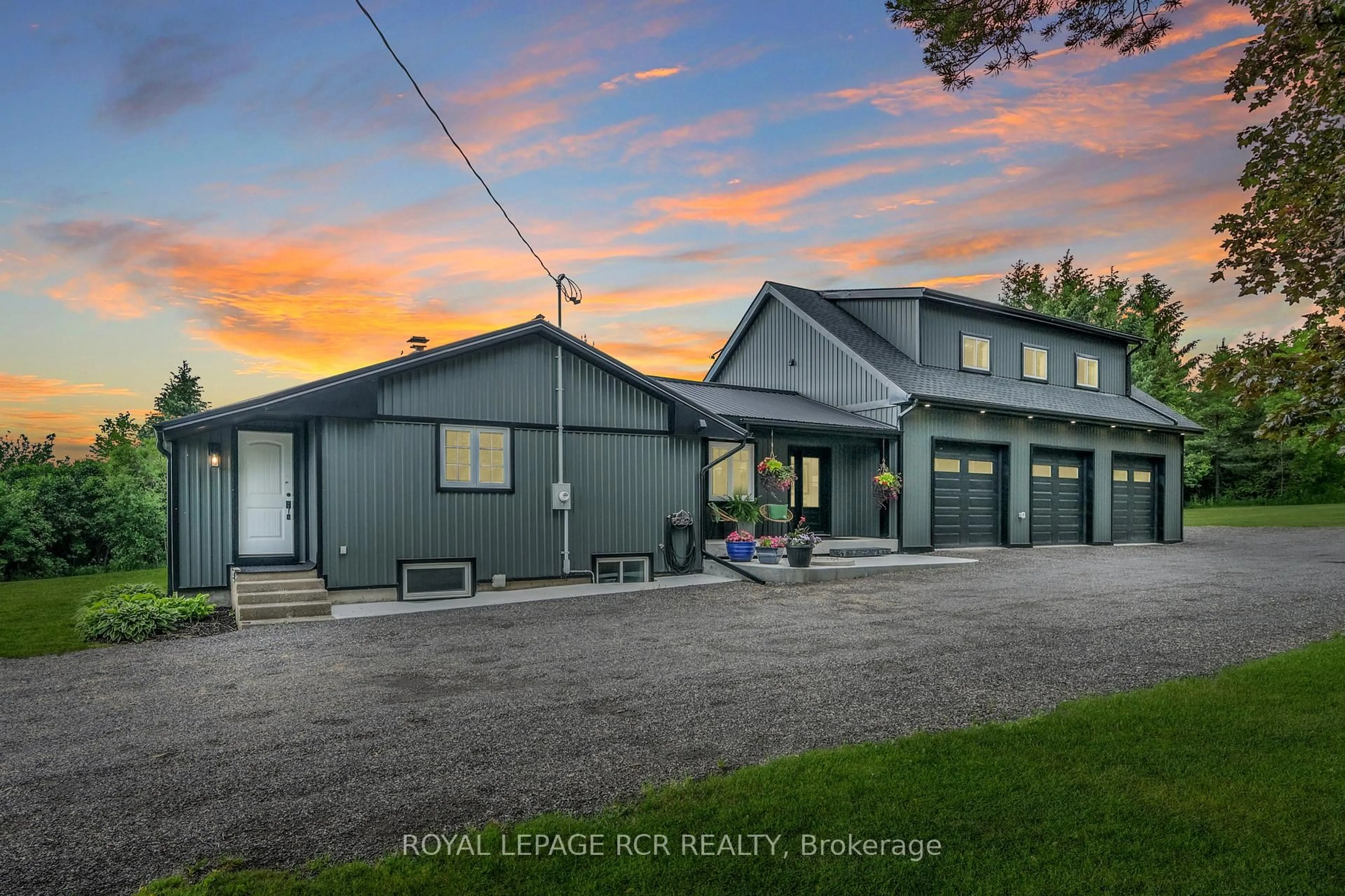 A pic from outside/outdoor area/front of a property/back of a property/a pic from drone, unknown for 5233 TRAFALGAR Rd, Erin Ontario N0B 1T0