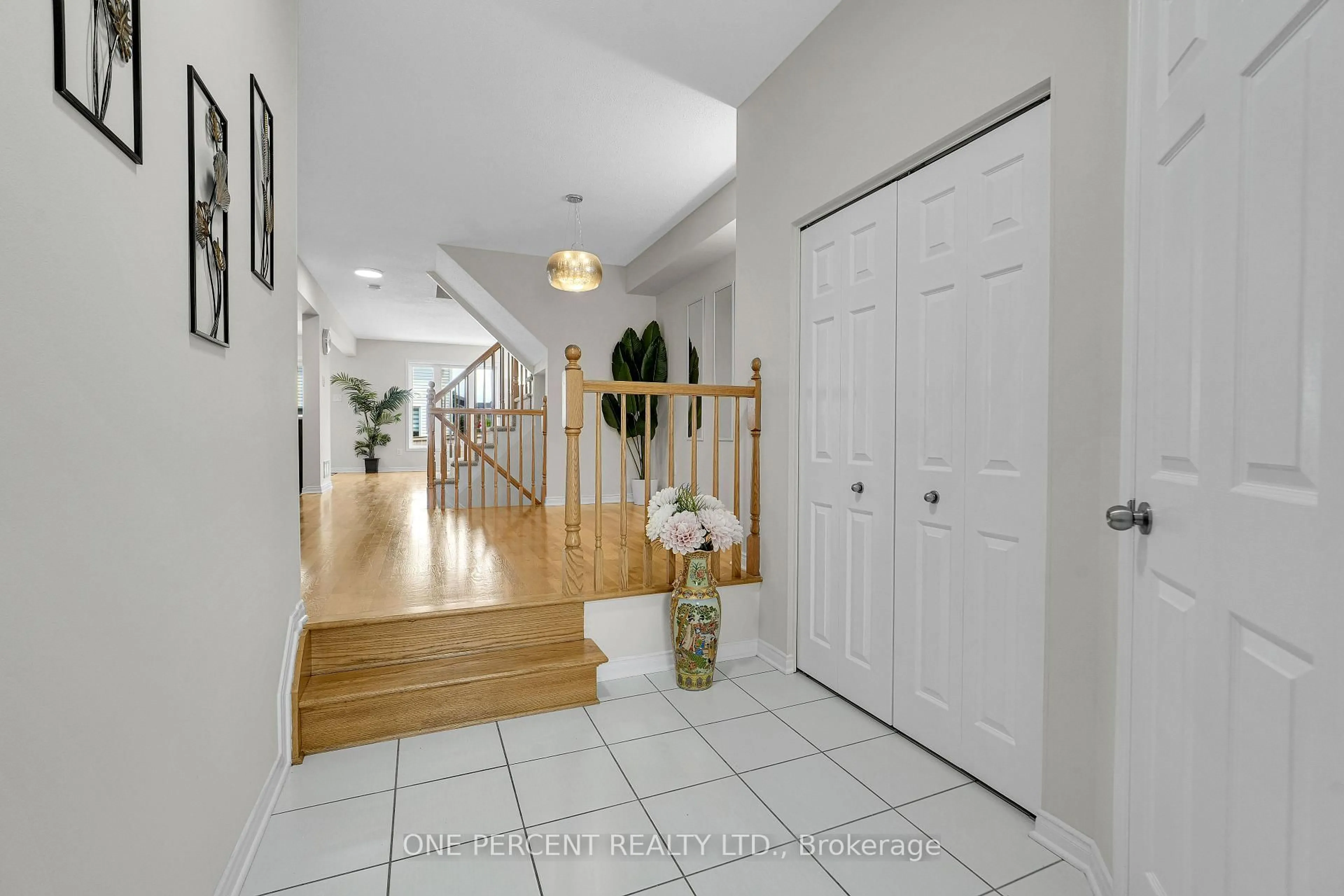 Indoor entryway for 236 Arrita St, Ottawa Ontario K2S 0J7