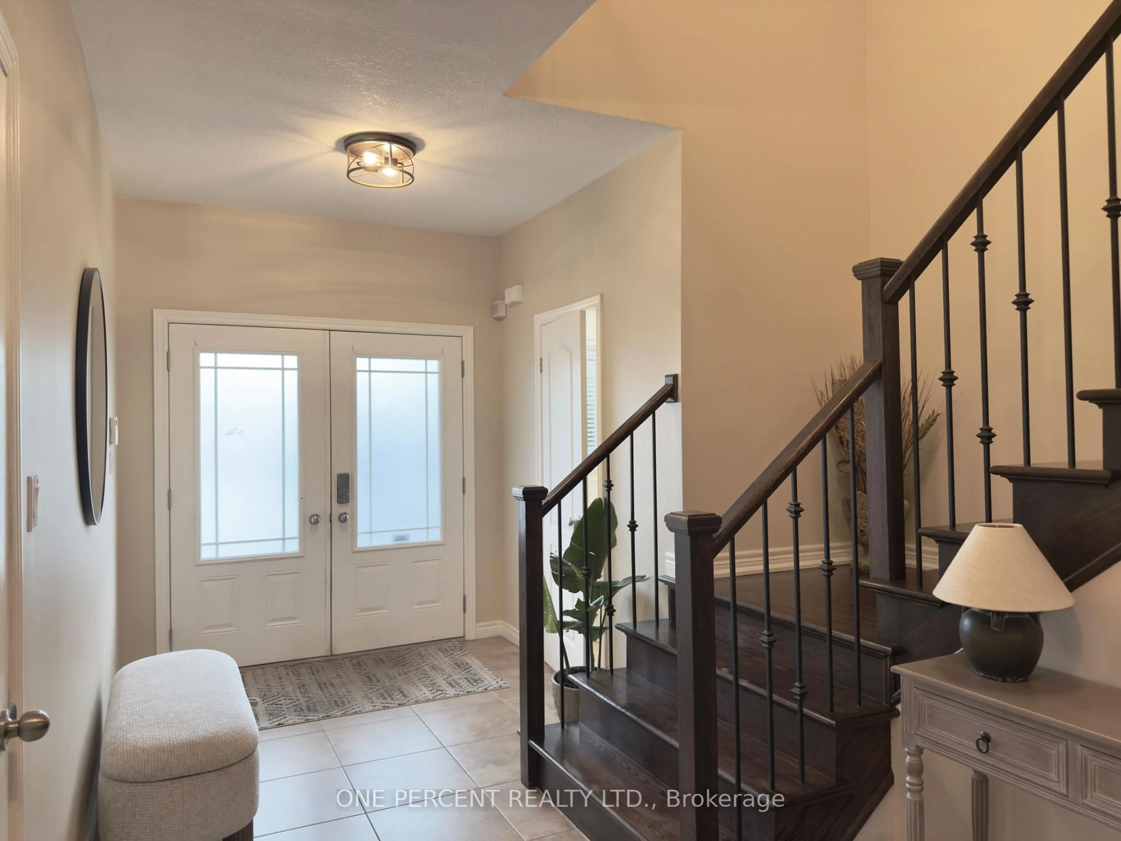 Indoor entryway for 4871 Northgate Cres, Lincoln Ontario L3J 0E8
