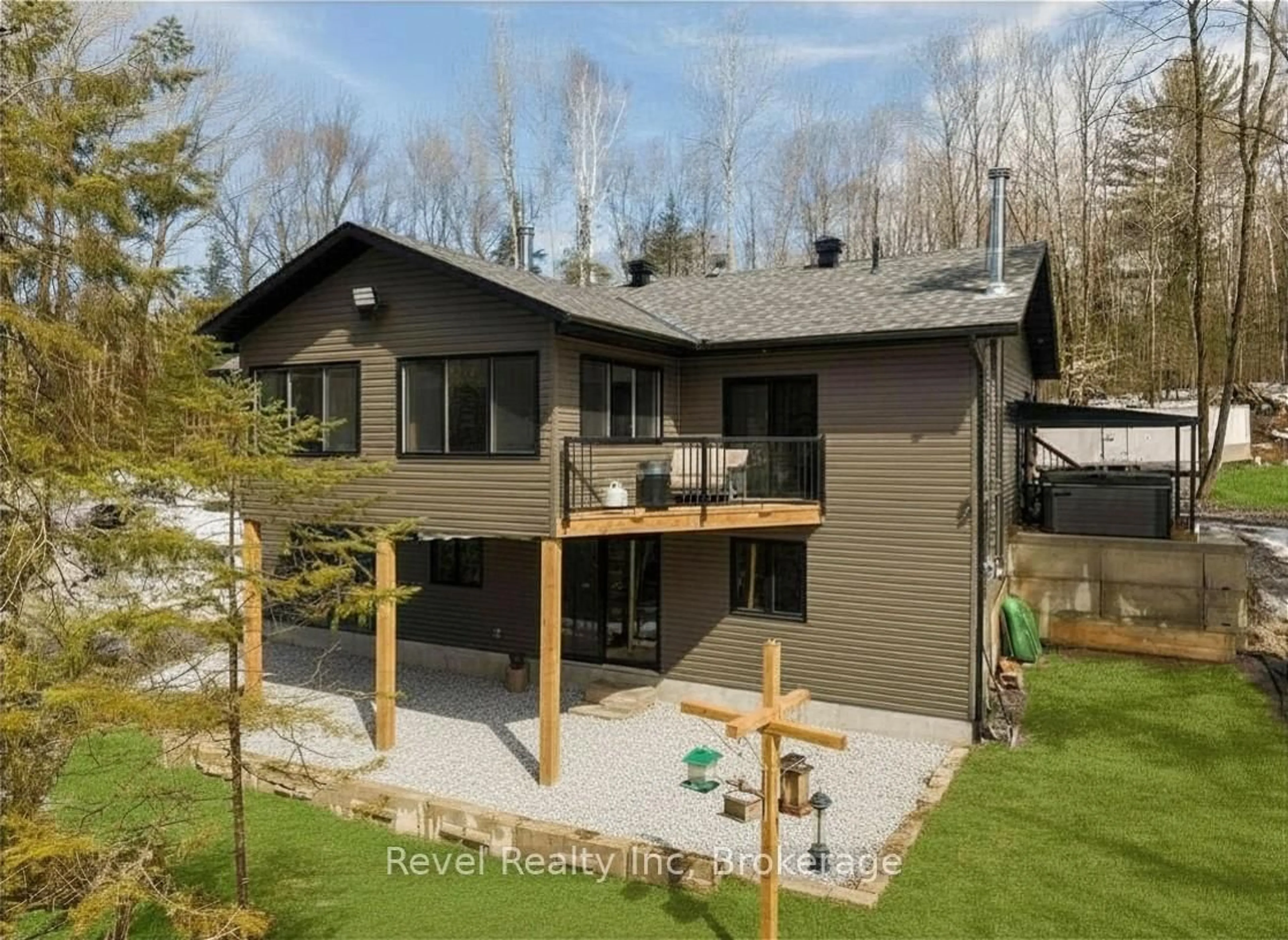 Home with vinyl exterior material, unknown for 84 Woods Rd, Carling Ontario P0G 1G0