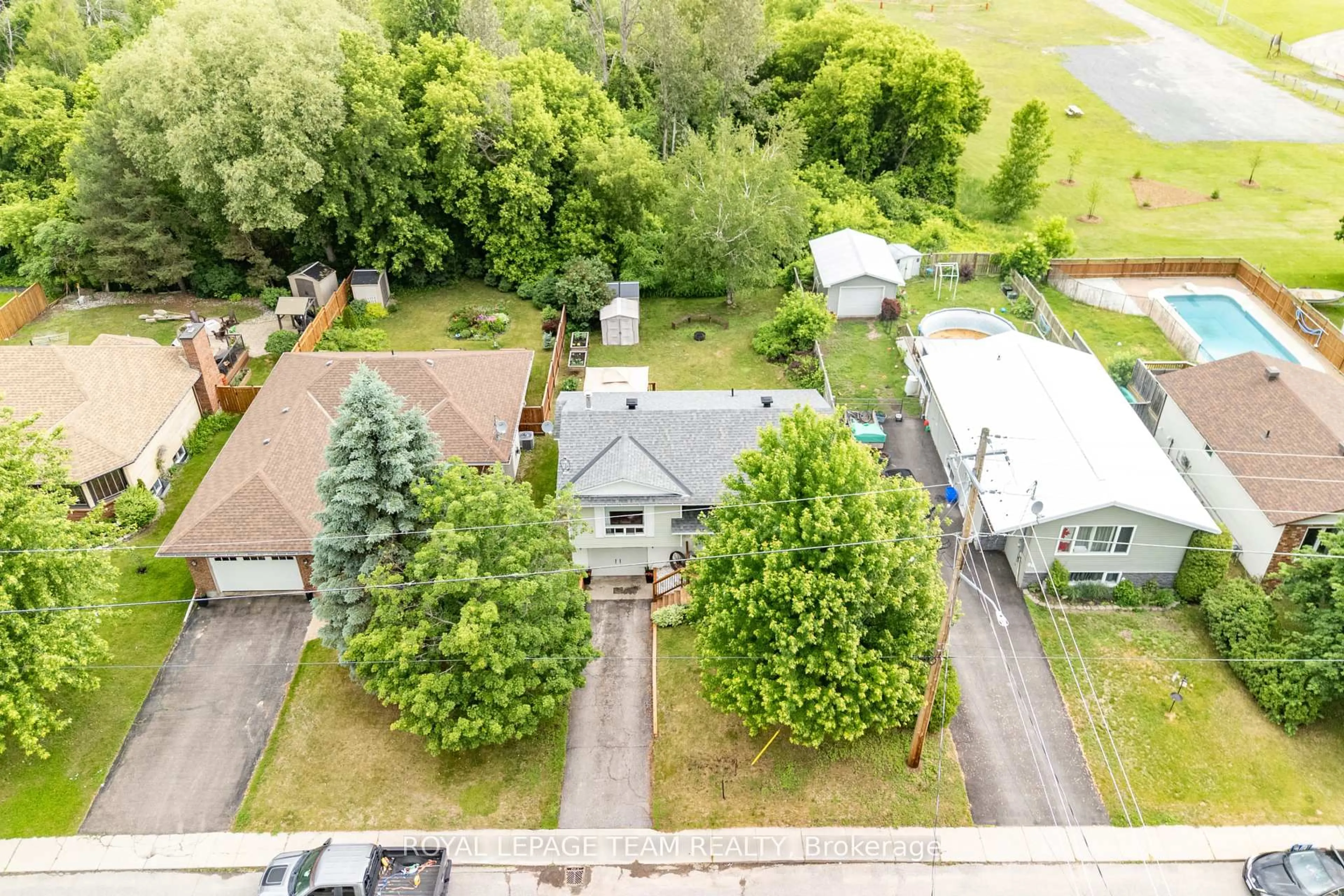 A pic from outside/outdoor area/front of a property/back of a property/a pic from drone, street for 58 SEVENTH Ave, Arnprior Ontario K7S 3S2