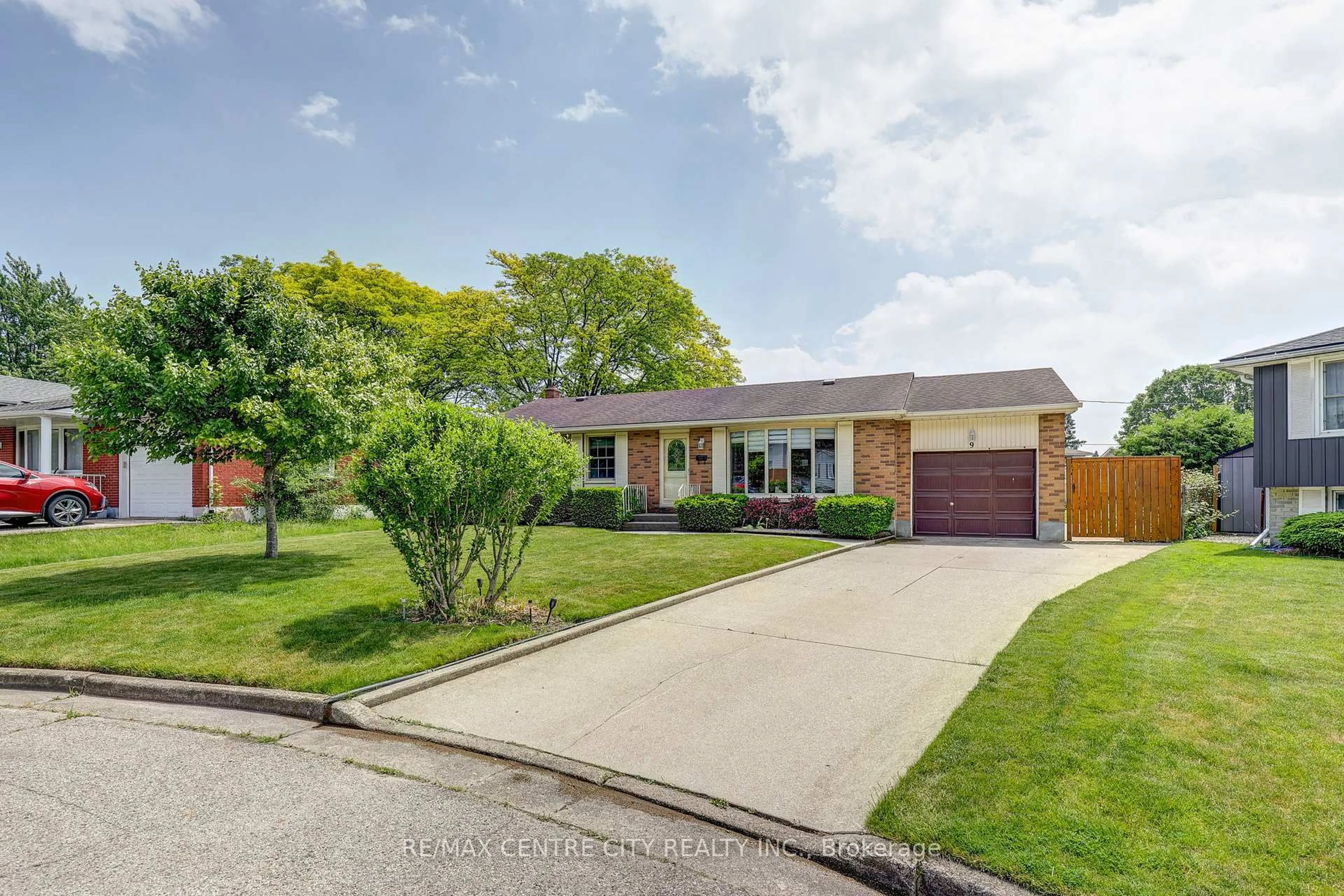 Home with brick exterior material, street for 9 Northwood Pl, St. Thomas Ontario N5P 3X3