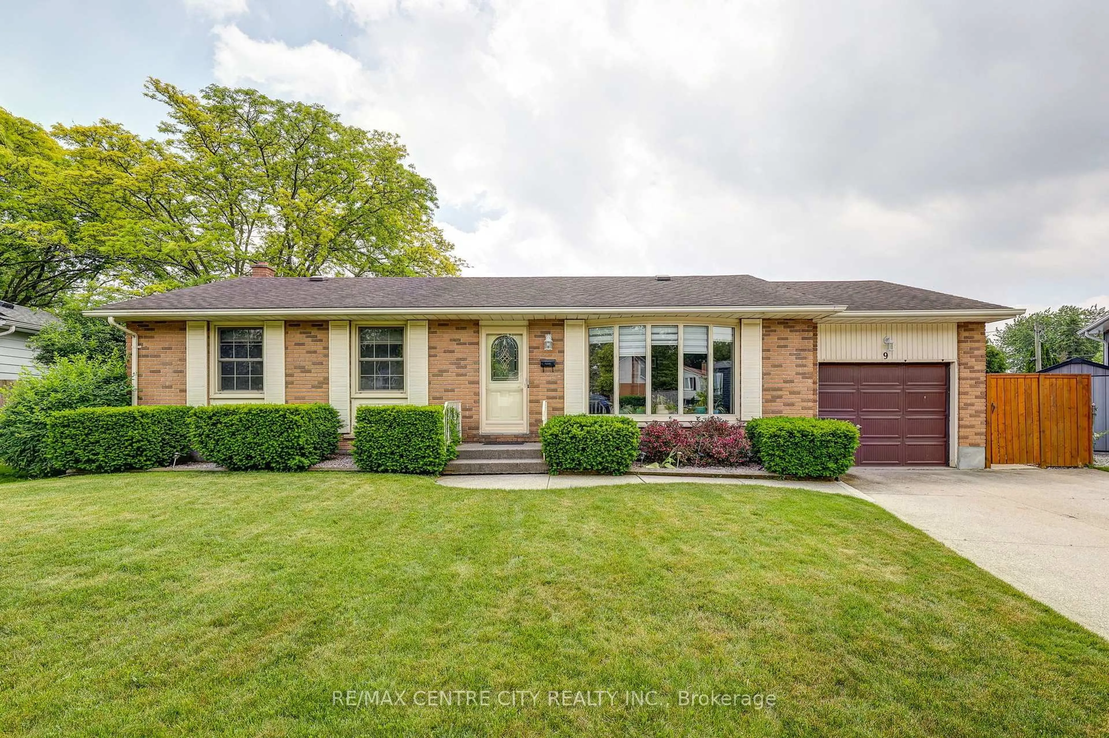 Home with brick exterior material, street for 9 Northwood Pl, St. Thomas Ontario N5P 3X3