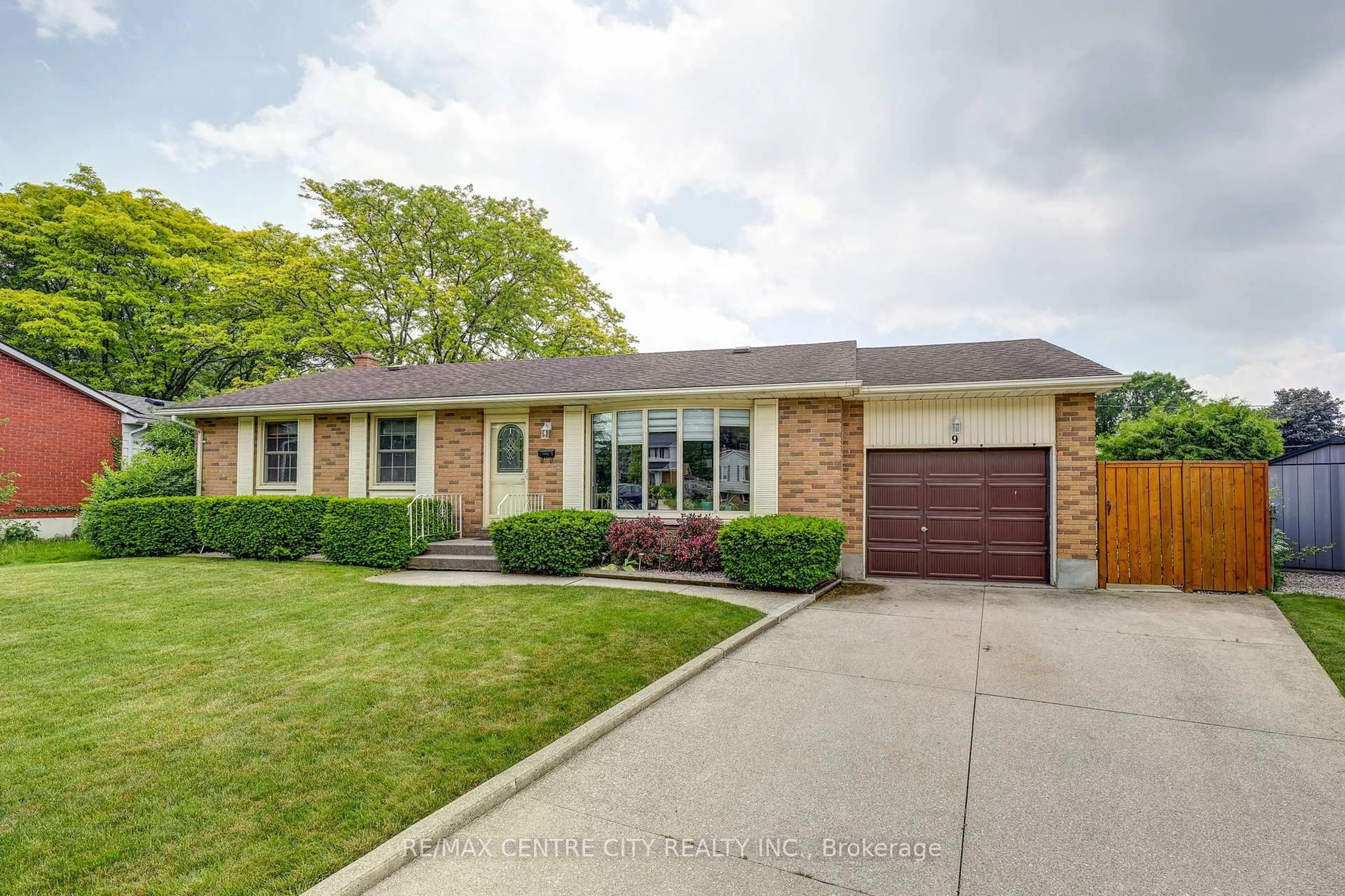 Home with brick exterior material, street for 9 Northwood Pl, St. Thomas Ontario N5P 3X3