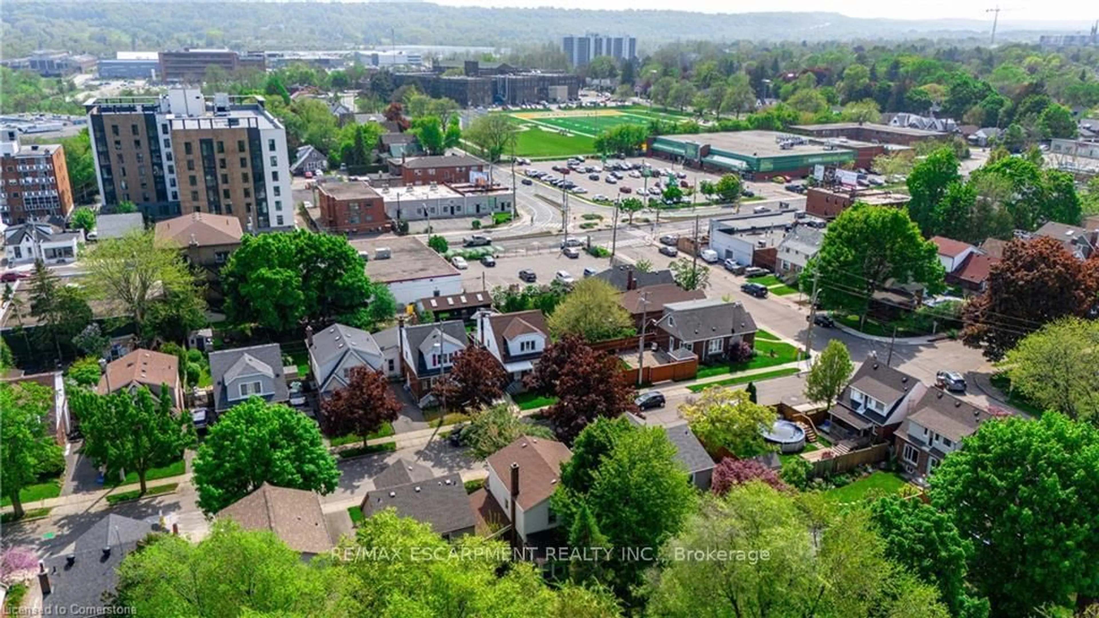 A pic from outside/outdoor area/front of a property/back of a property/a pic from drone, city buildings view from balcony for 136 Glen Rd, Hamilton Ontario L8S 3M9