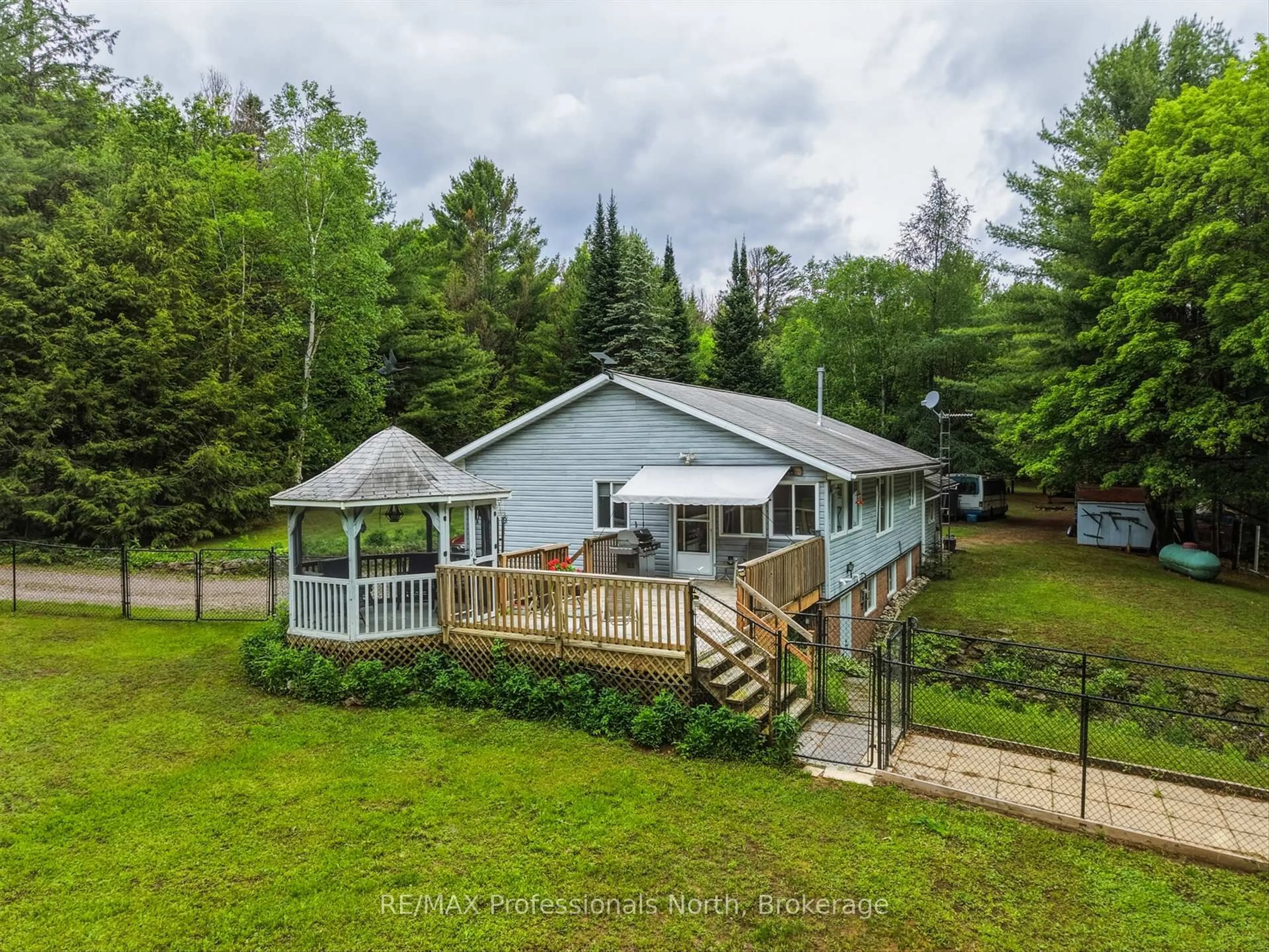 A pic from outside/outdoor area/front of a property/back of a property/a pic from drone, water/lake/river/ocean view for 1020 COLONY Rd, Bracebridge Ontario P1L 1X3