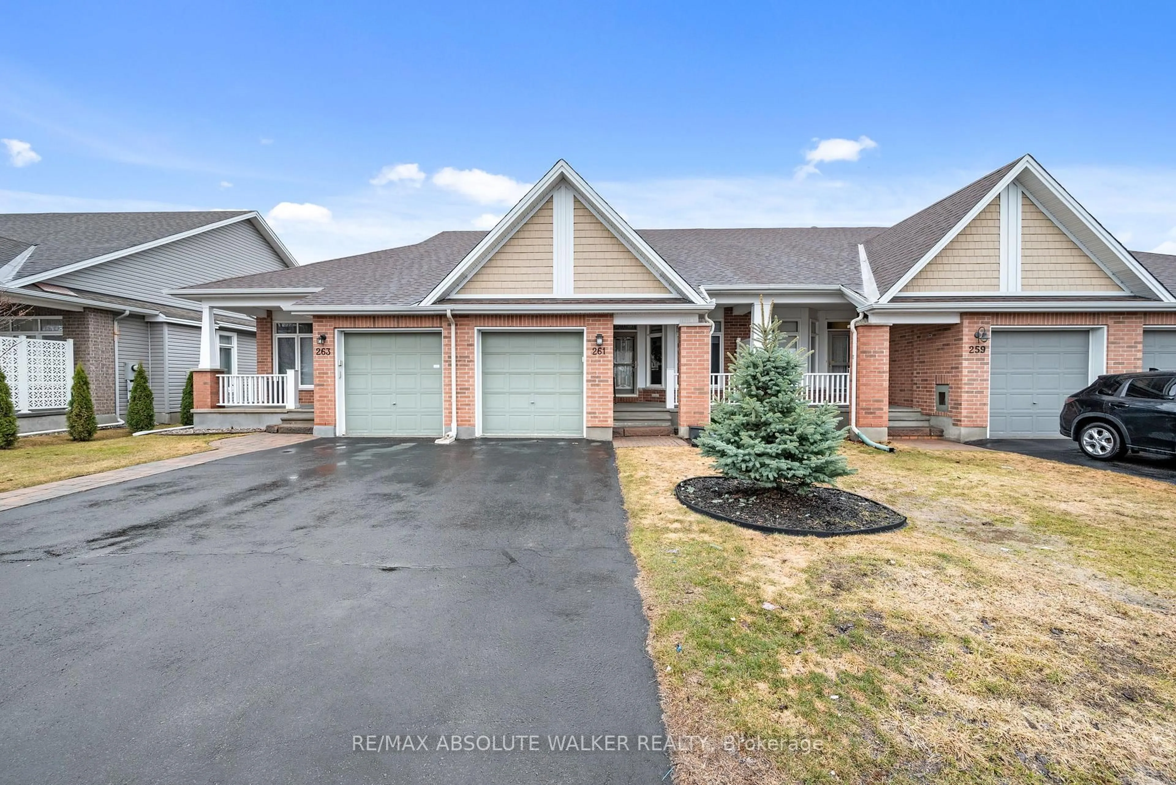 A pic from outside/outdoor area/front of a property/back of a property/a pic from drone, street for 261 Bulrush Cres, Ottawa Ontario K1T 0E5
