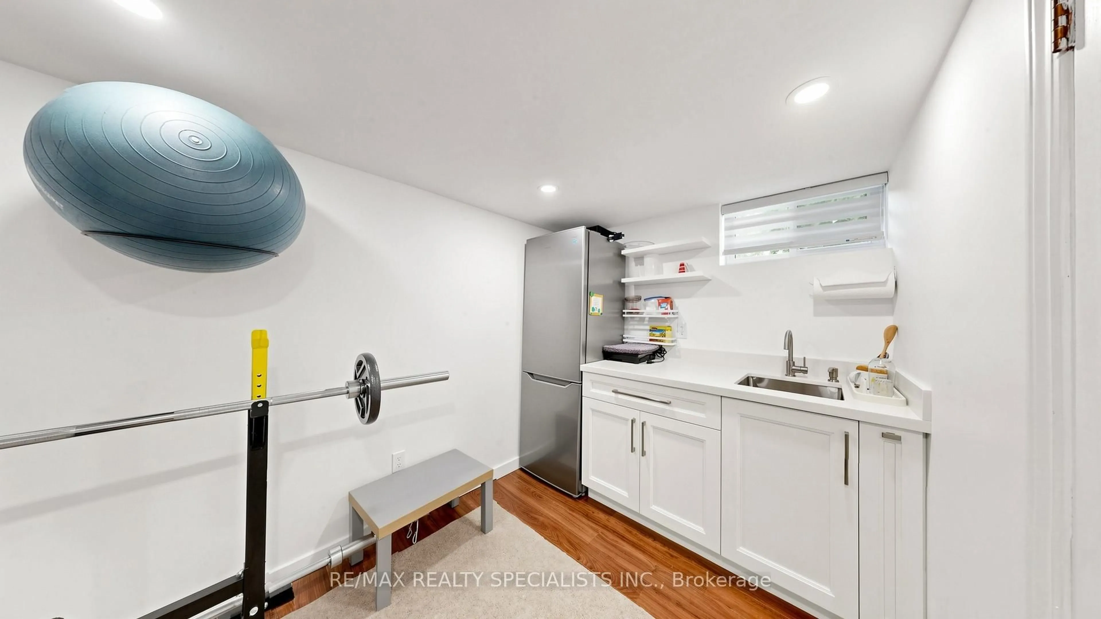 Standard kitchen, unknown for 118 CENTRAL Ave, Grimsby Ontario L3M 4Y3