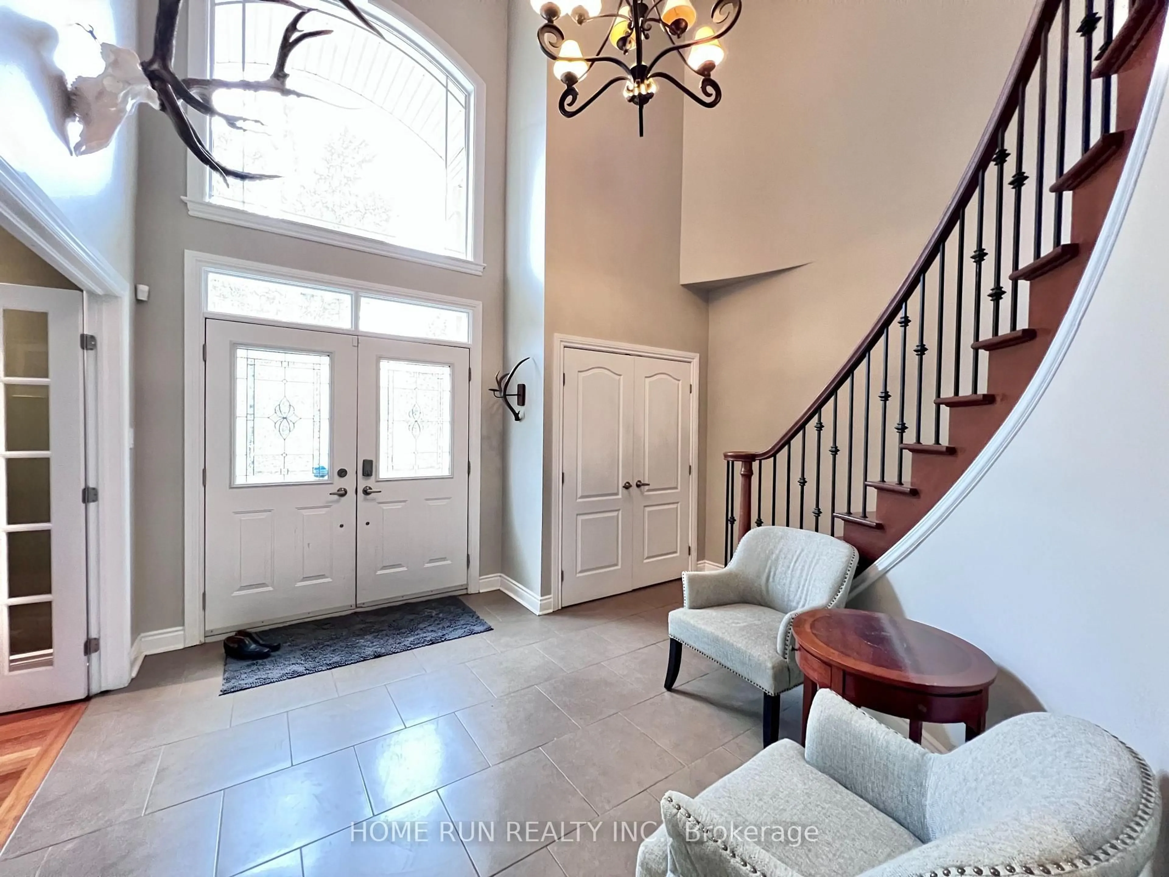Indoor entryway for 3 Winding Way, Ottawa Ontario K2C 3H1