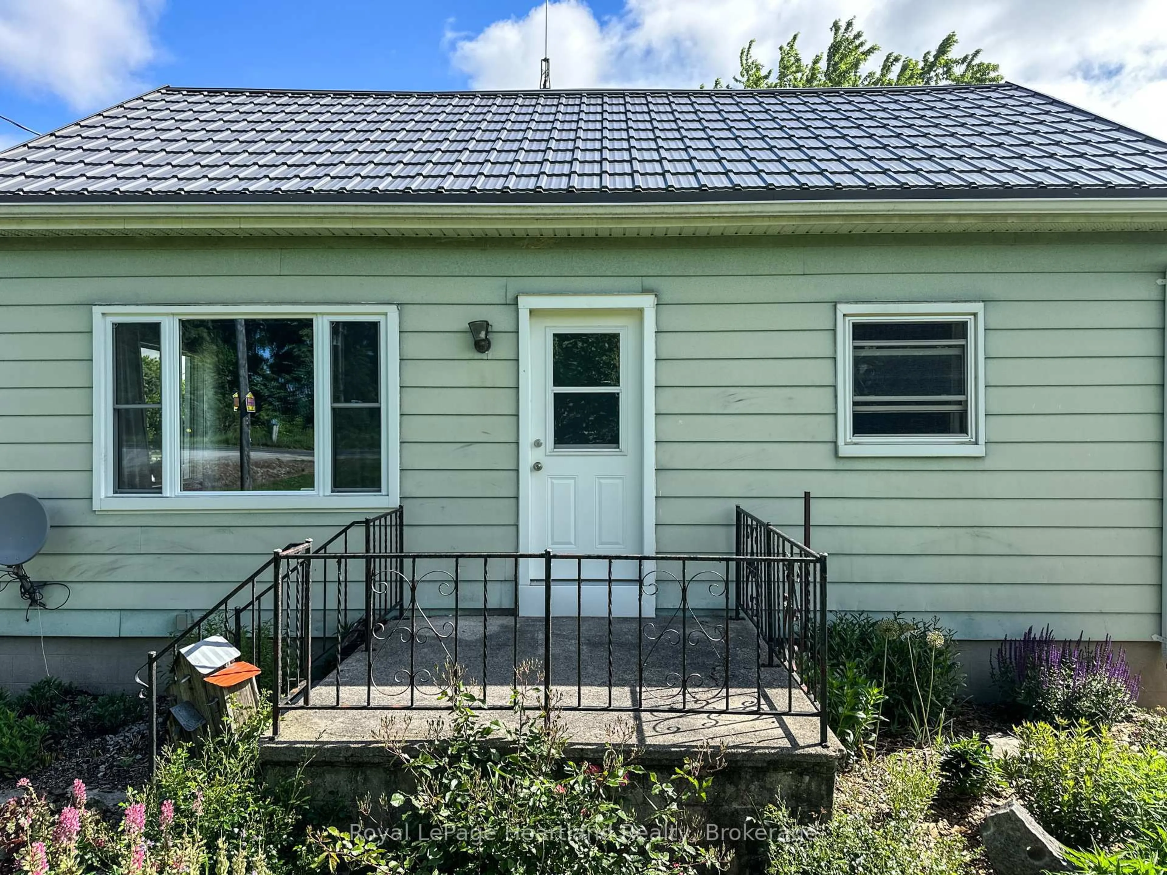 Home with vinyl exterior material, street for 41590 Huron Rd, Central Huron Ontario N0M 1L0