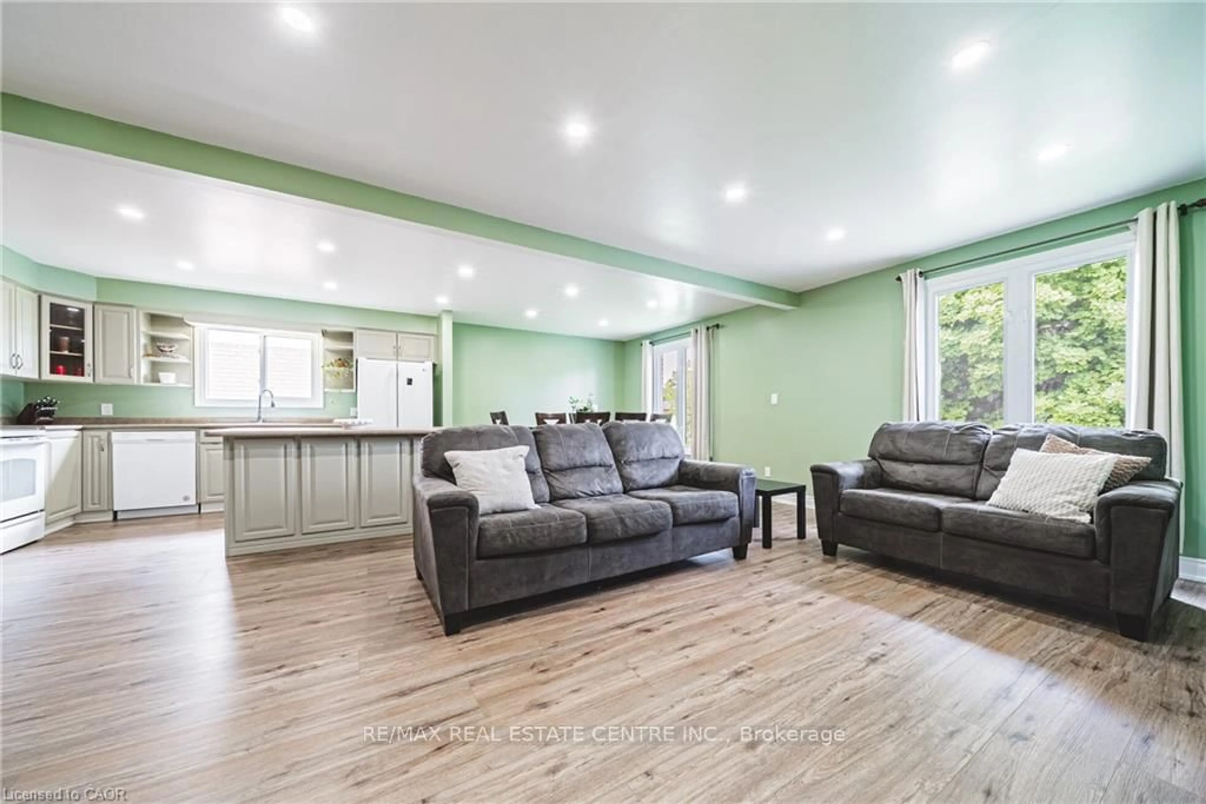 Living room with furniture, unknown for 27 Ludlow Cres, Brantford Ontario N3P 1V2