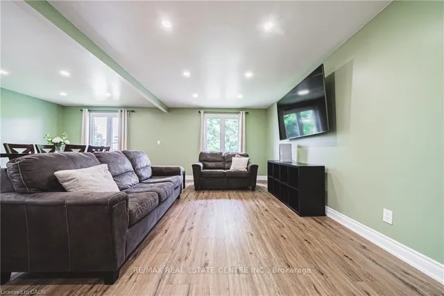27 Ludlow Cres, Brantford 5