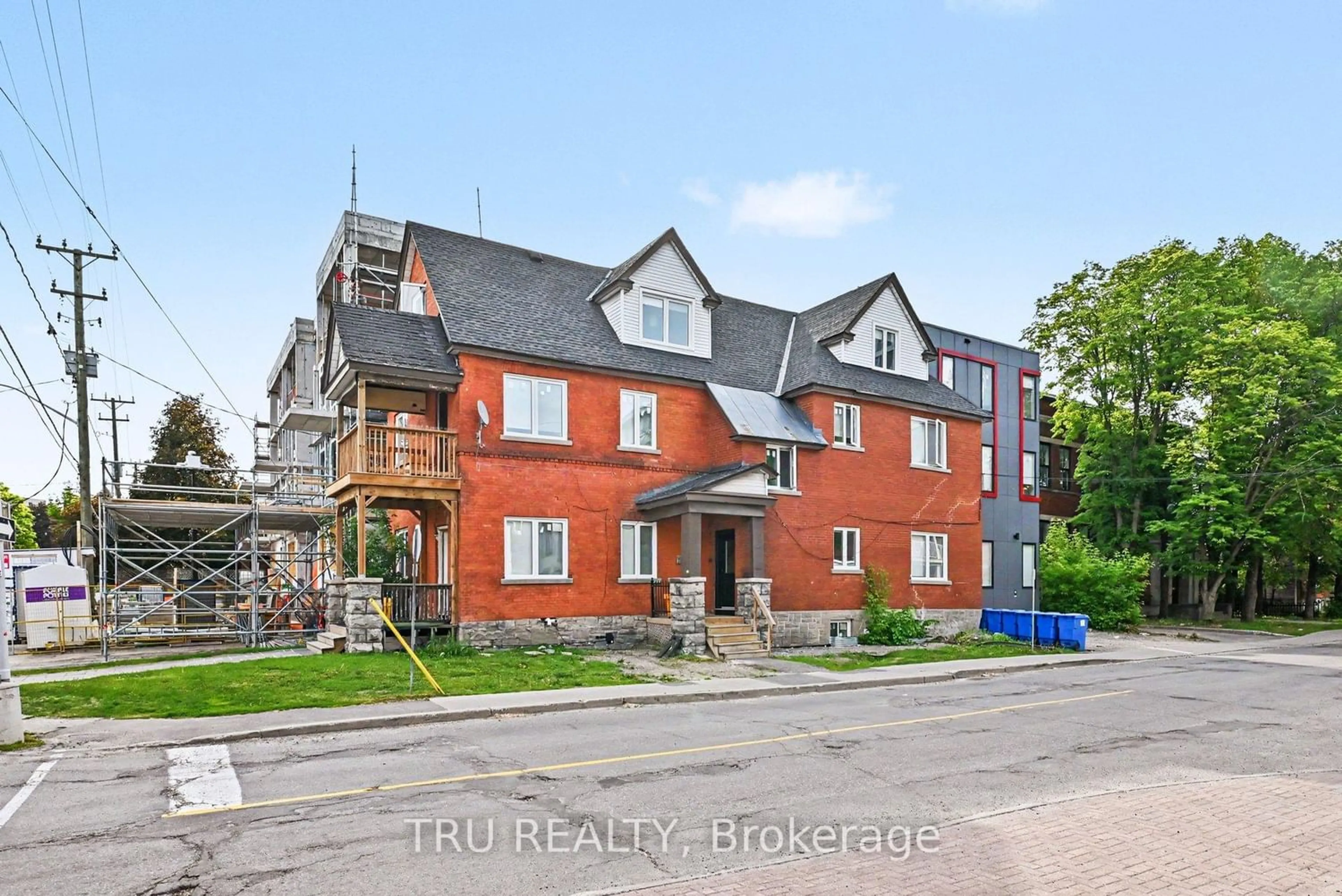 Unknown for 351 Friel St, Ottawa Ontario K1N 7W7