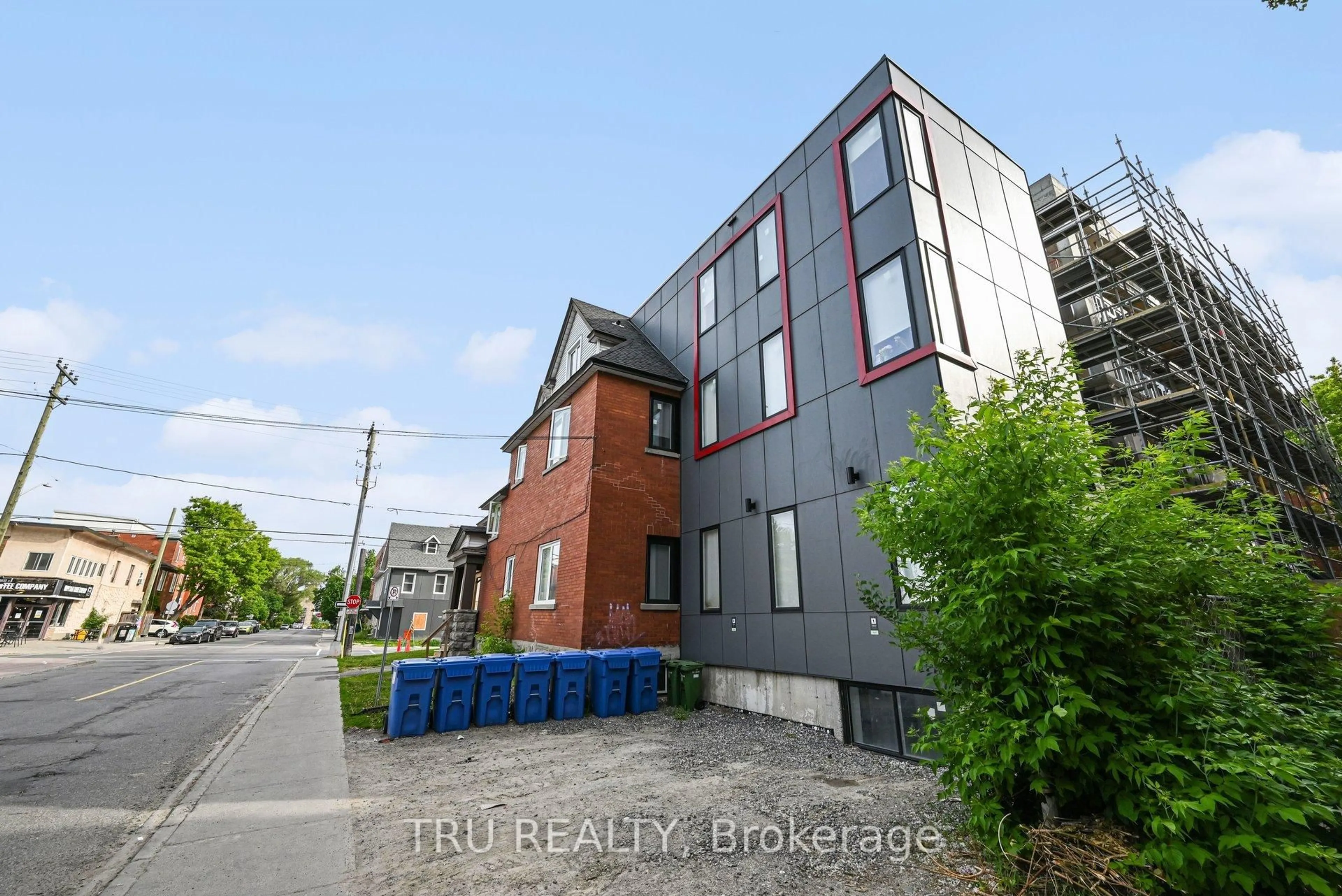 Unknown for 351 Friel St, Ottawa Ontario K1N 7W7