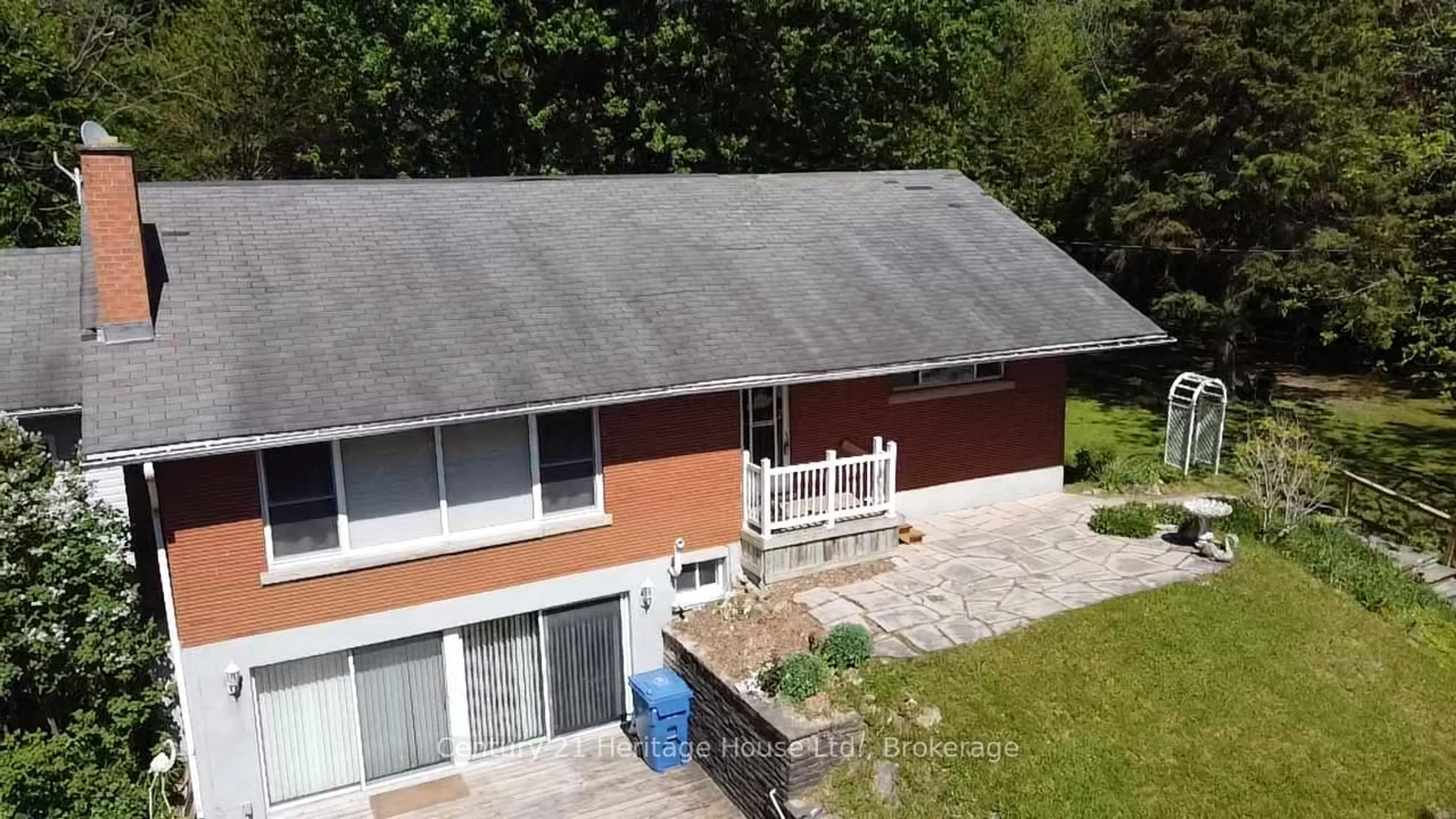 A pic from outside/outdoor area/front of a property/back of a property/a pic from drone, building for 252 Durham Rd, West Grey Ontario N0G 1R0