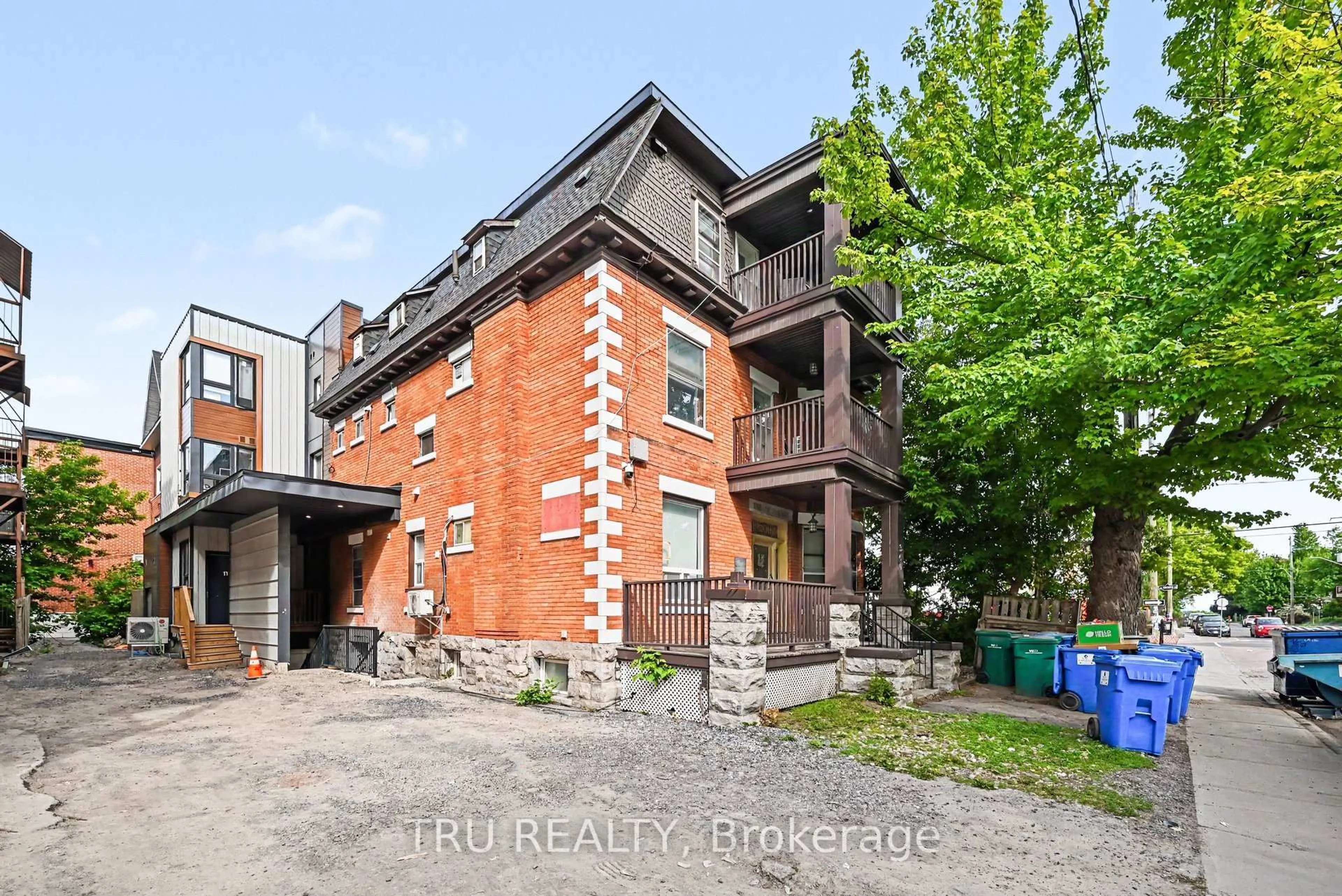 Unknown for 360 Friel St, Ottawa Ontario K1N 7W6