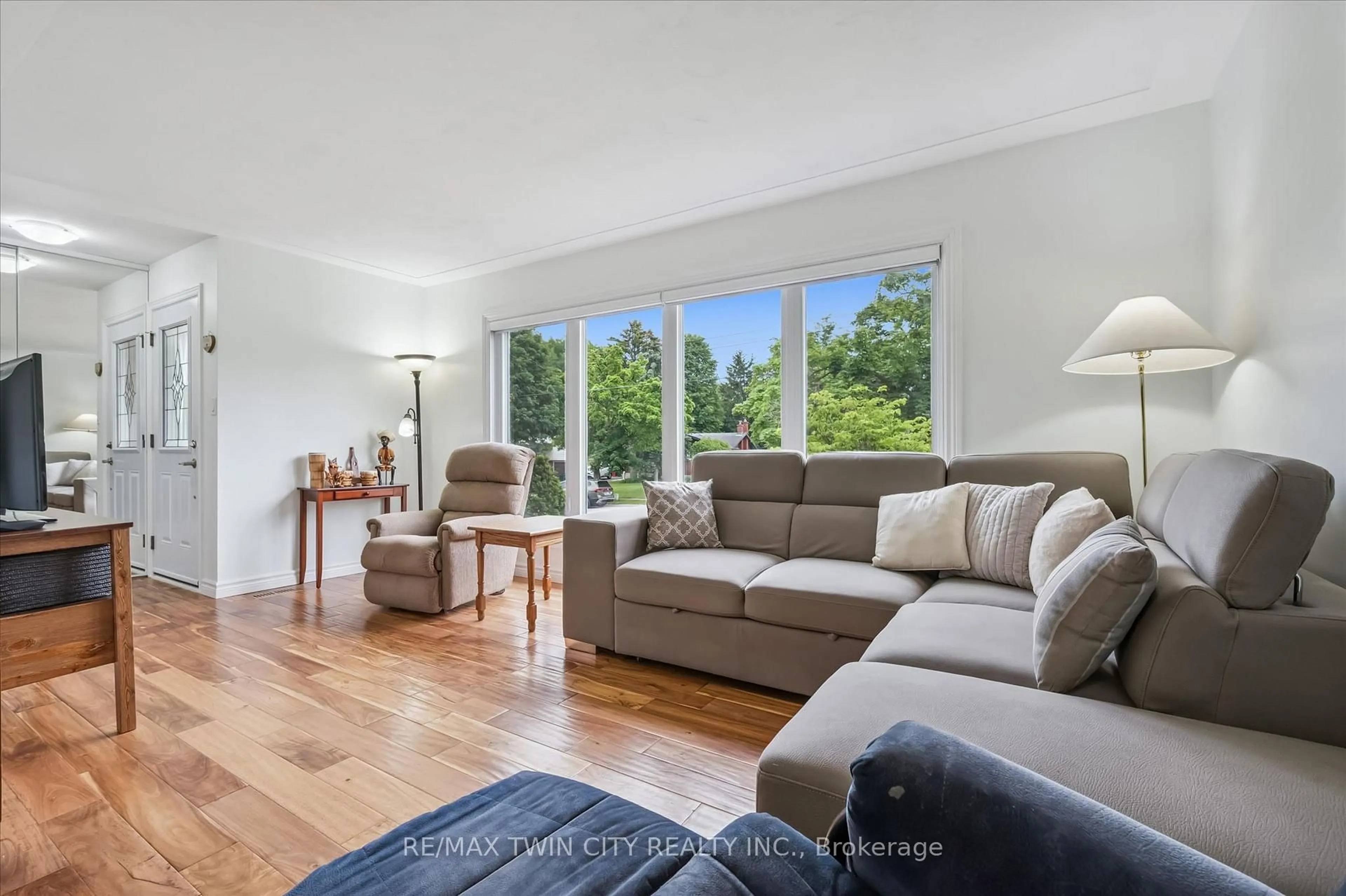 Living room with furniture, wood/laminate floor for 552 Greenbrook Dr, Kitchener Ontario N2M 4K6