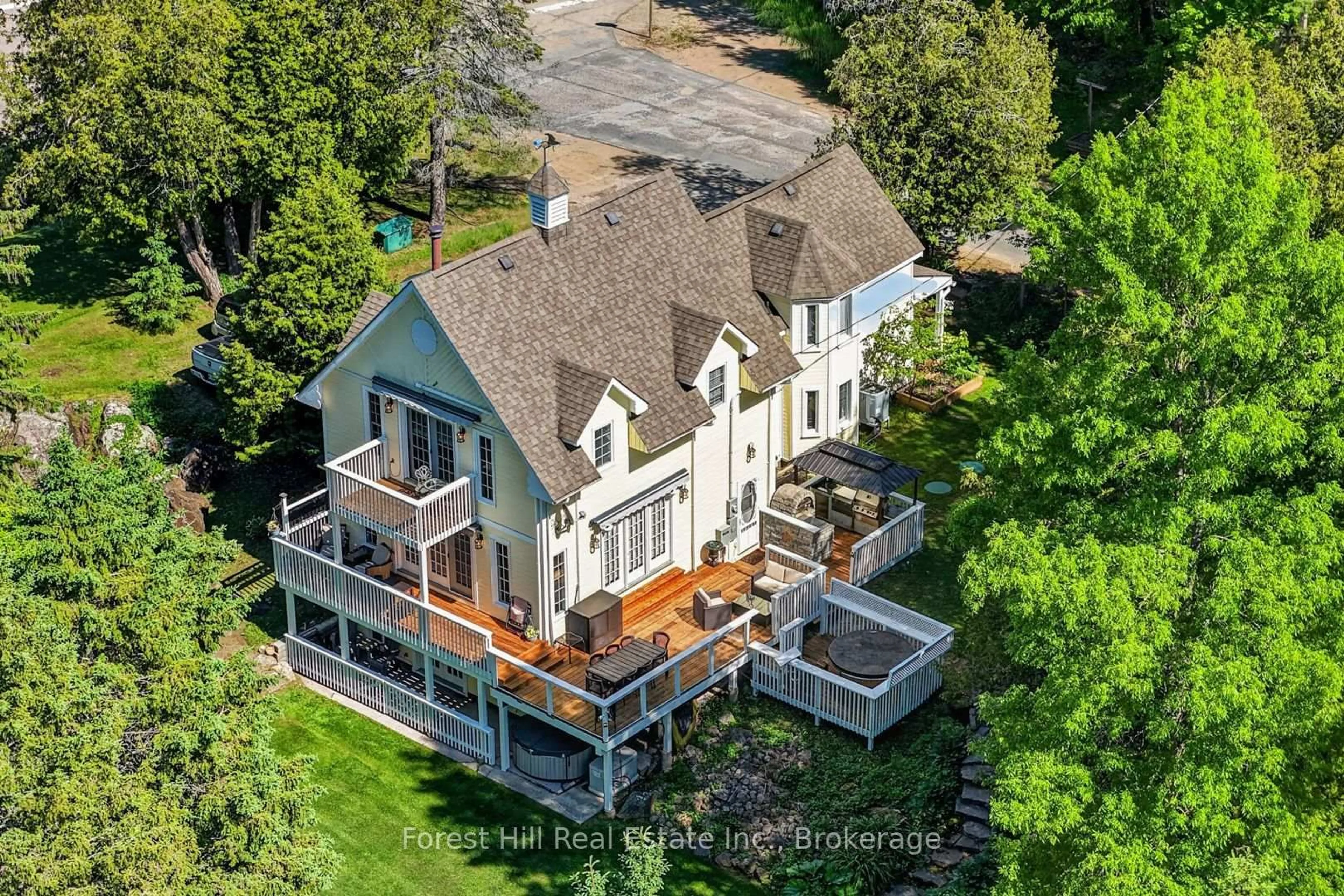 A pic from outside/outdoor area/front of a property/back of a property/a pic from drone, unknown for 1029 Harvey Ave, Algonquin Highlands Ontario P0A 1E0