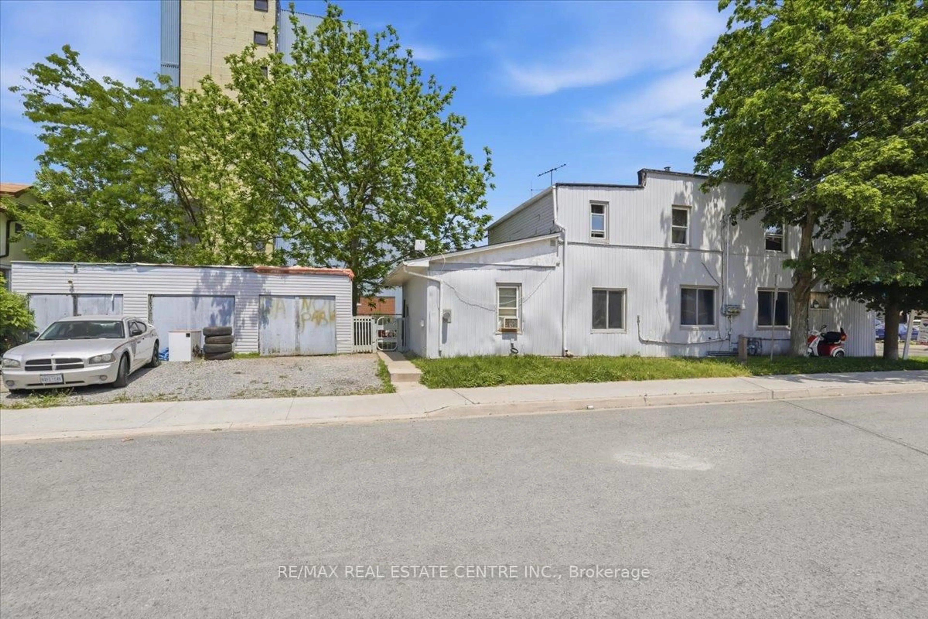 Unknown for 233 King St, Welland Ontario L3B 3J6