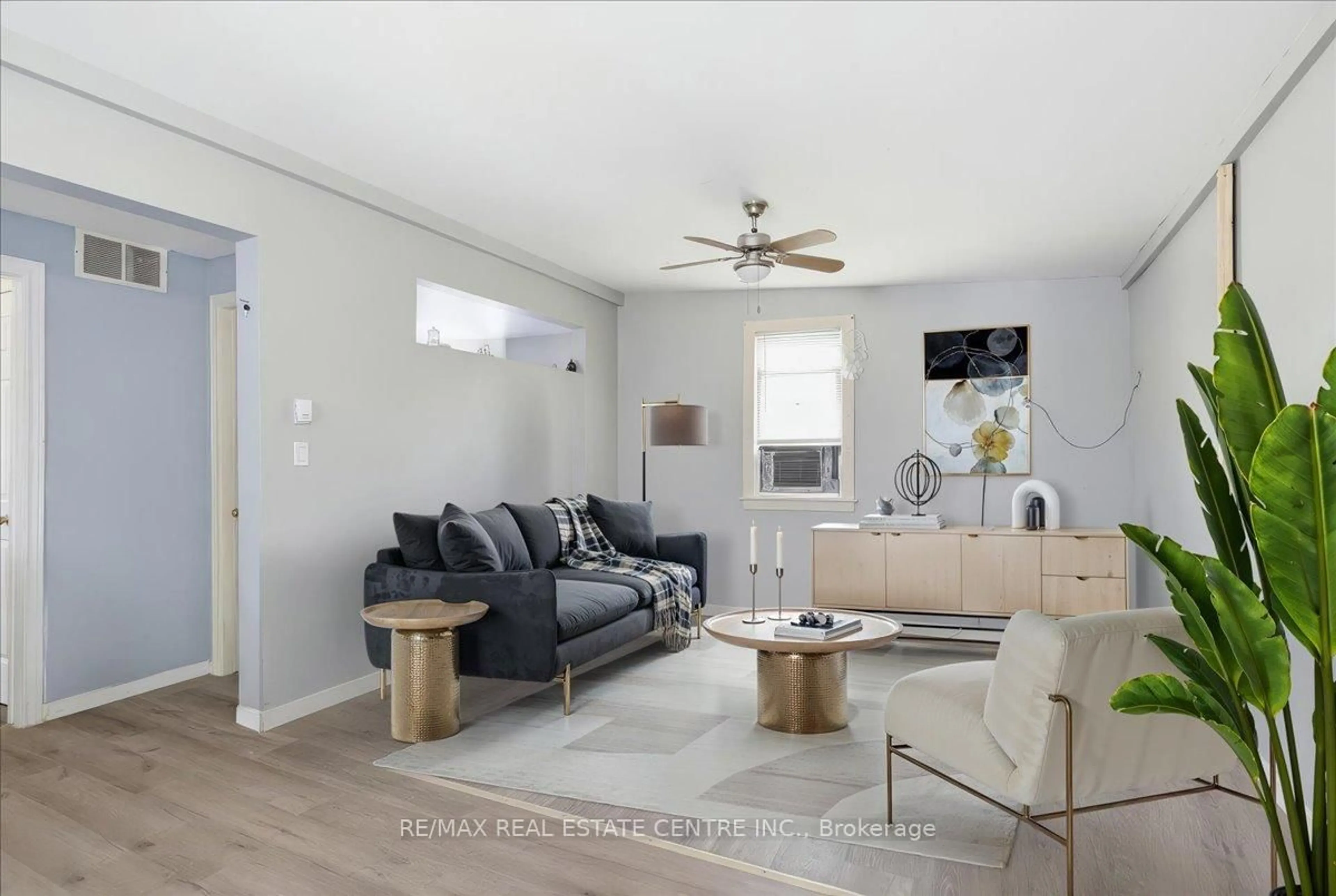 Living room with furniture, unknown for 233 King St, Welland Ontario L3B 3J6