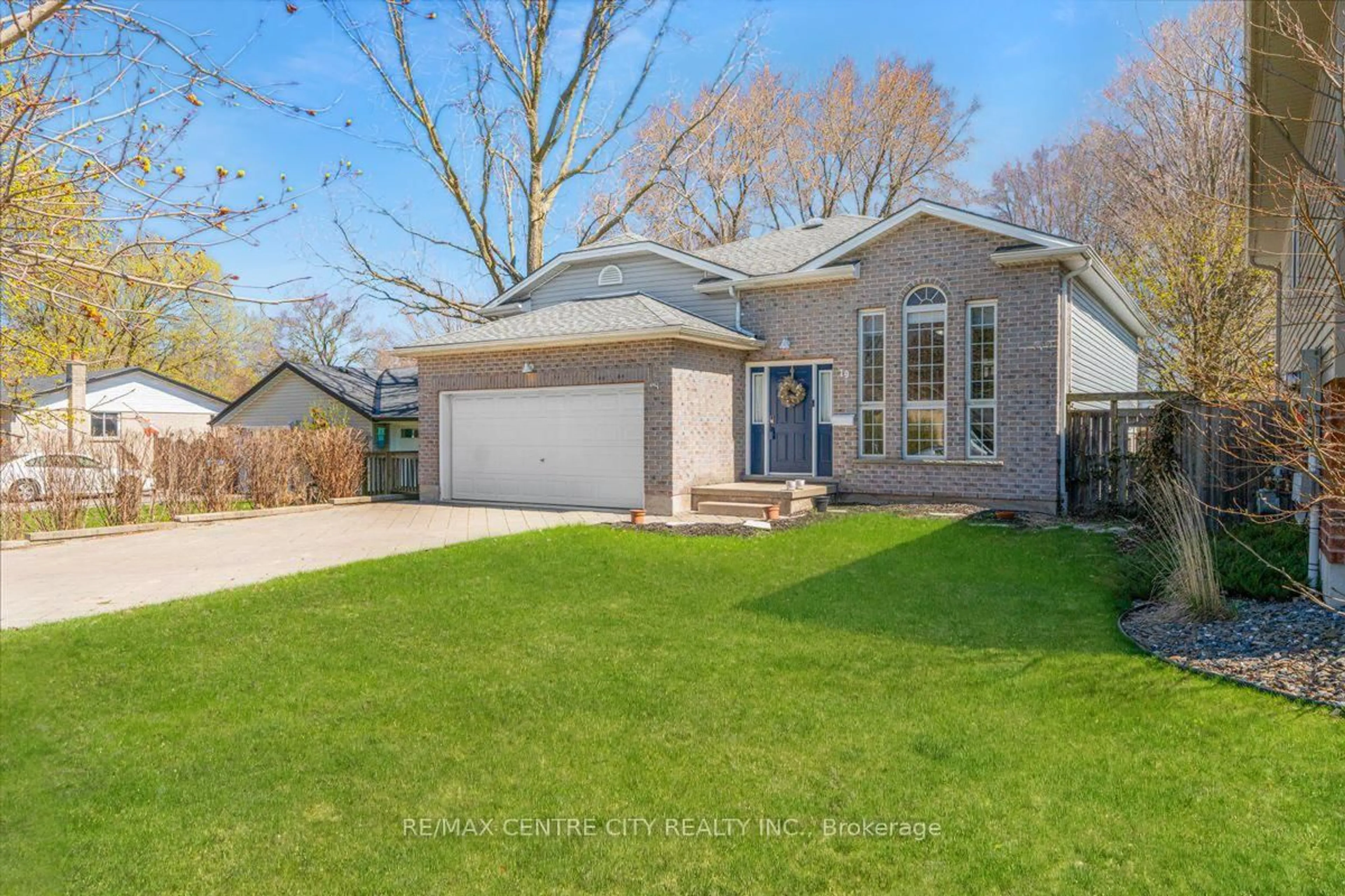 Unknown for 19 Dell Dr, Strathroy-Caradoc Ontario N7G 1C6