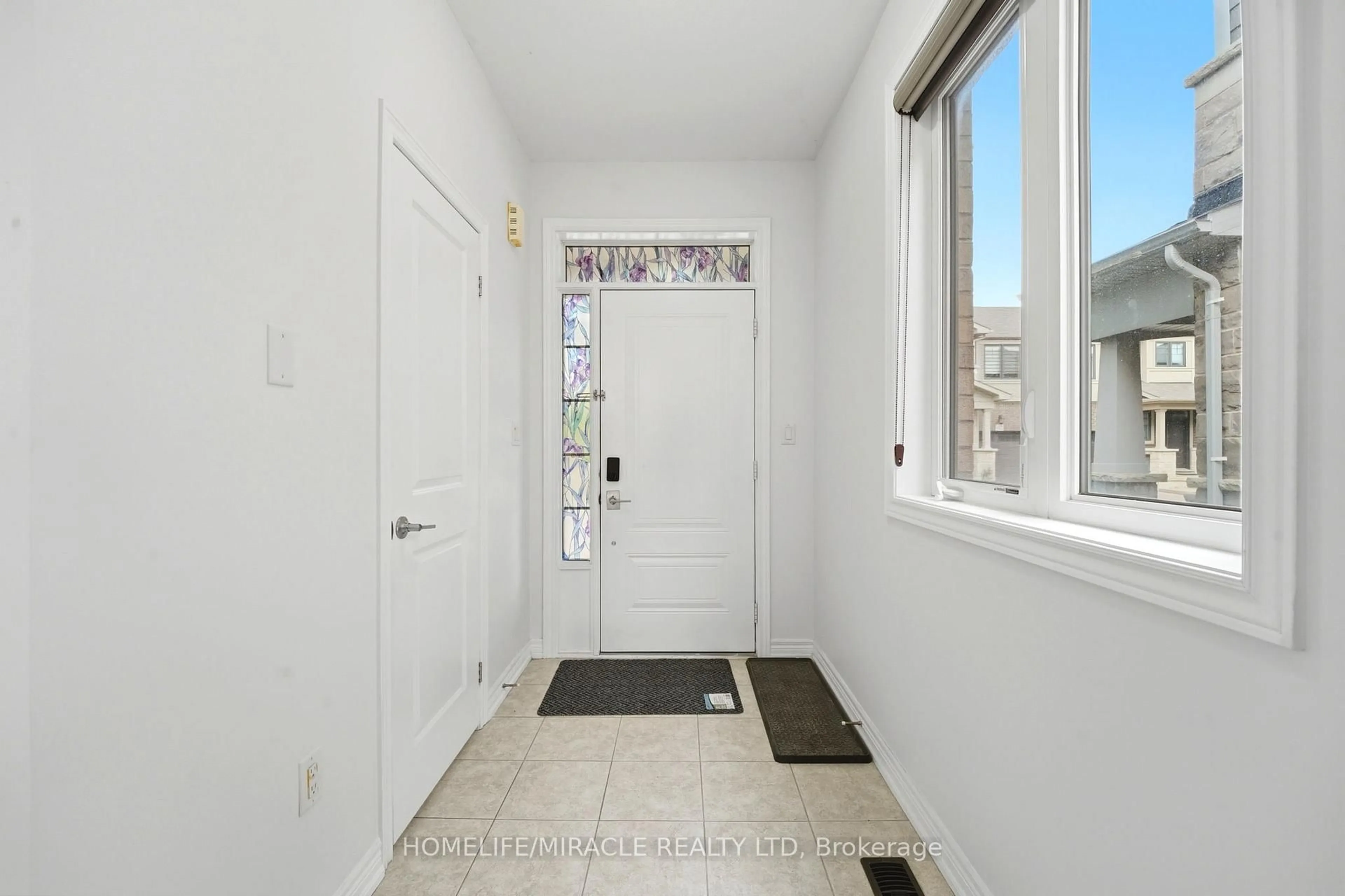 Indoor entryway for 1890 Rymal Rd #49, Hamilton Ontario L0R 1P0