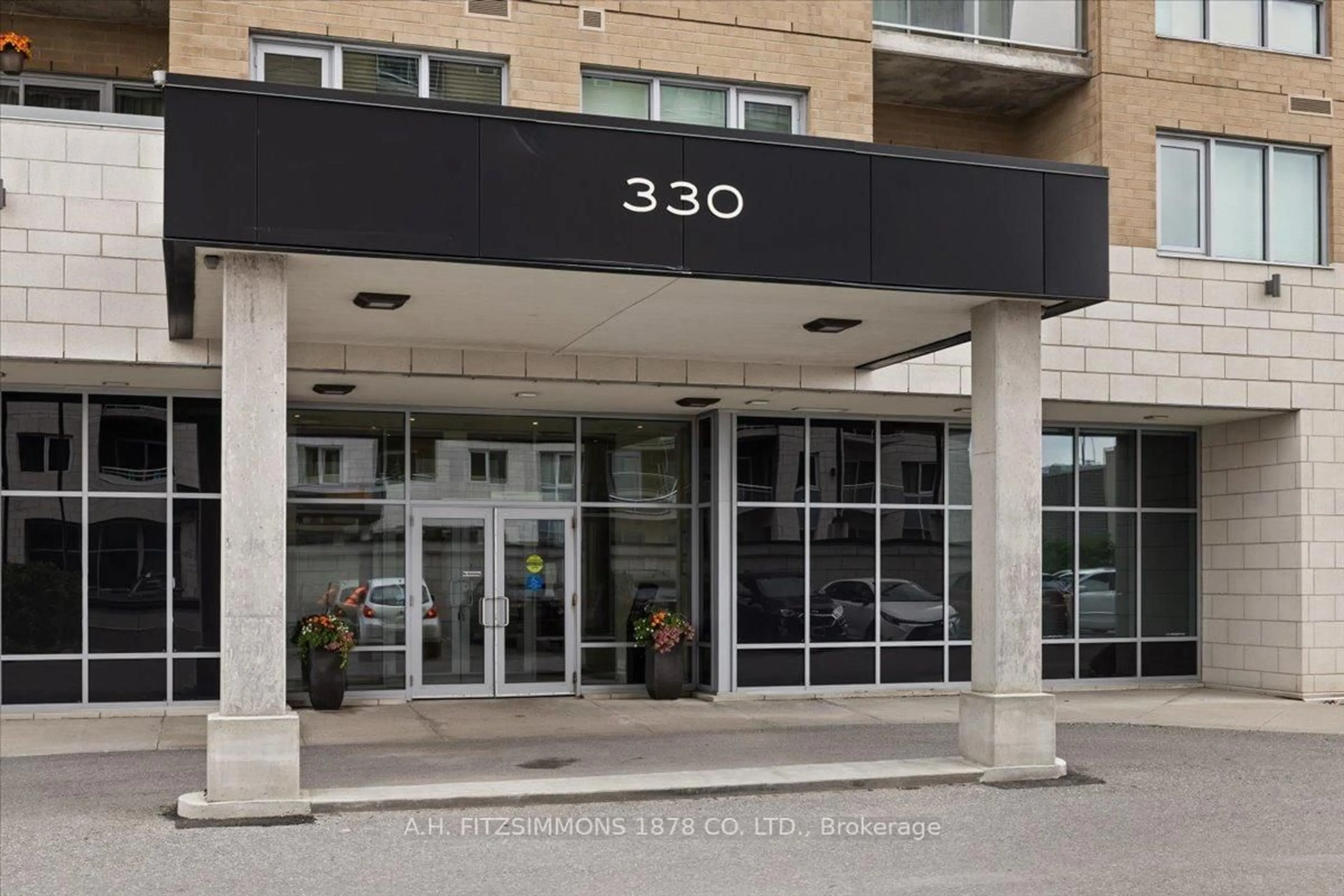 Indoor foyer for 330 Titan Private #410, Ottawa Ontario K2G 1G3