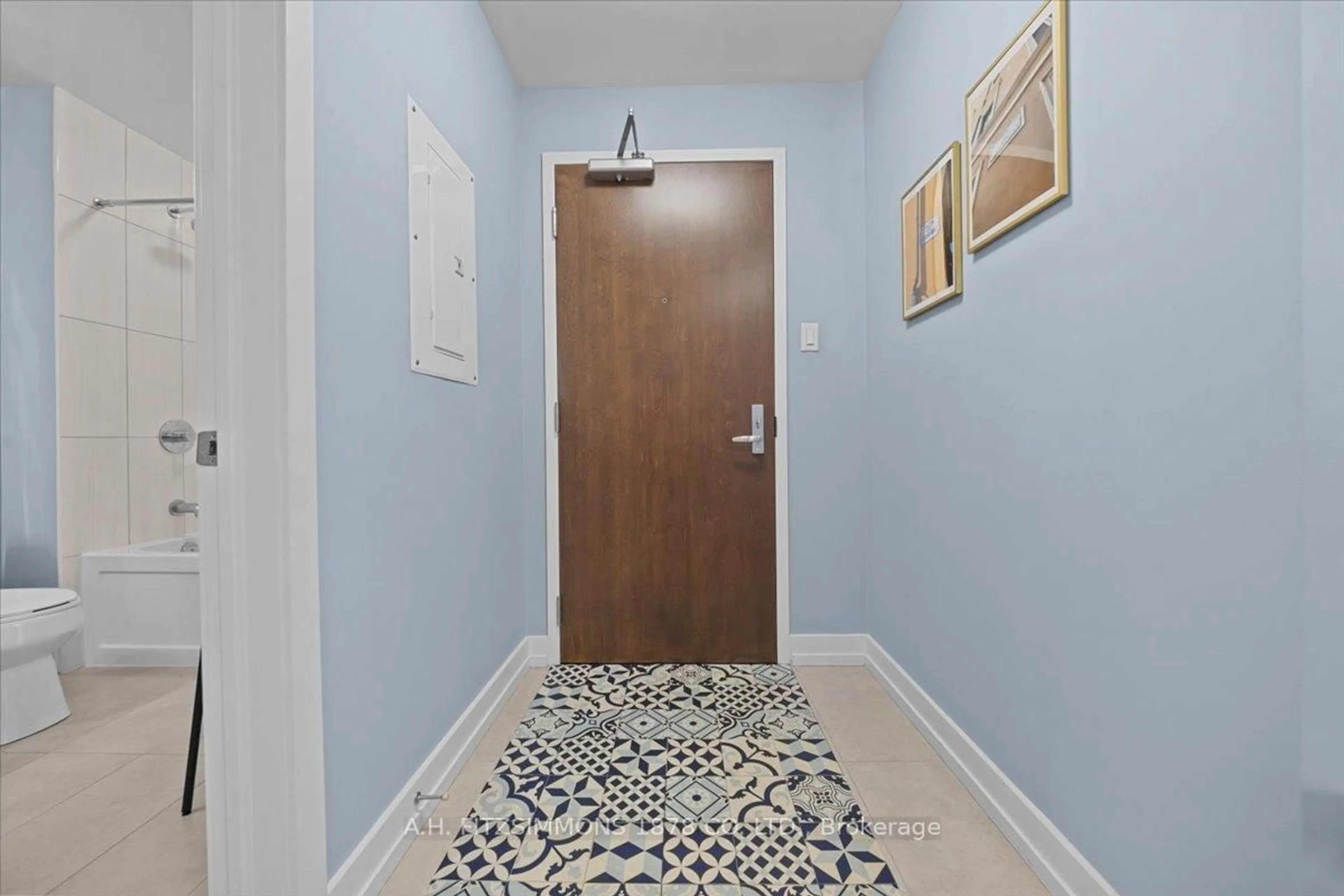 Indoor foyer for 330 Titan Private #410, Ottawa Ontario K2G 1G3