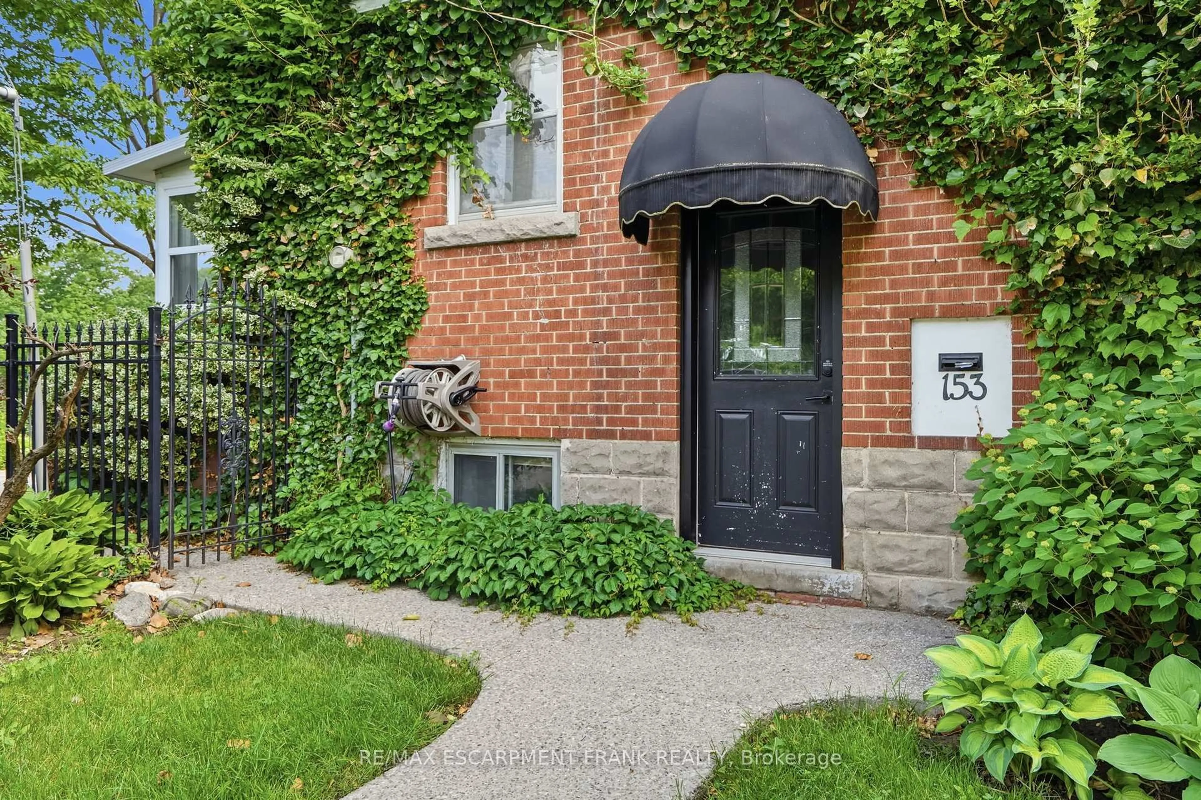 Home with brick exterior material, street for 153 PARKVIEW Dr, Hamilton Ontario L8S 3Y4