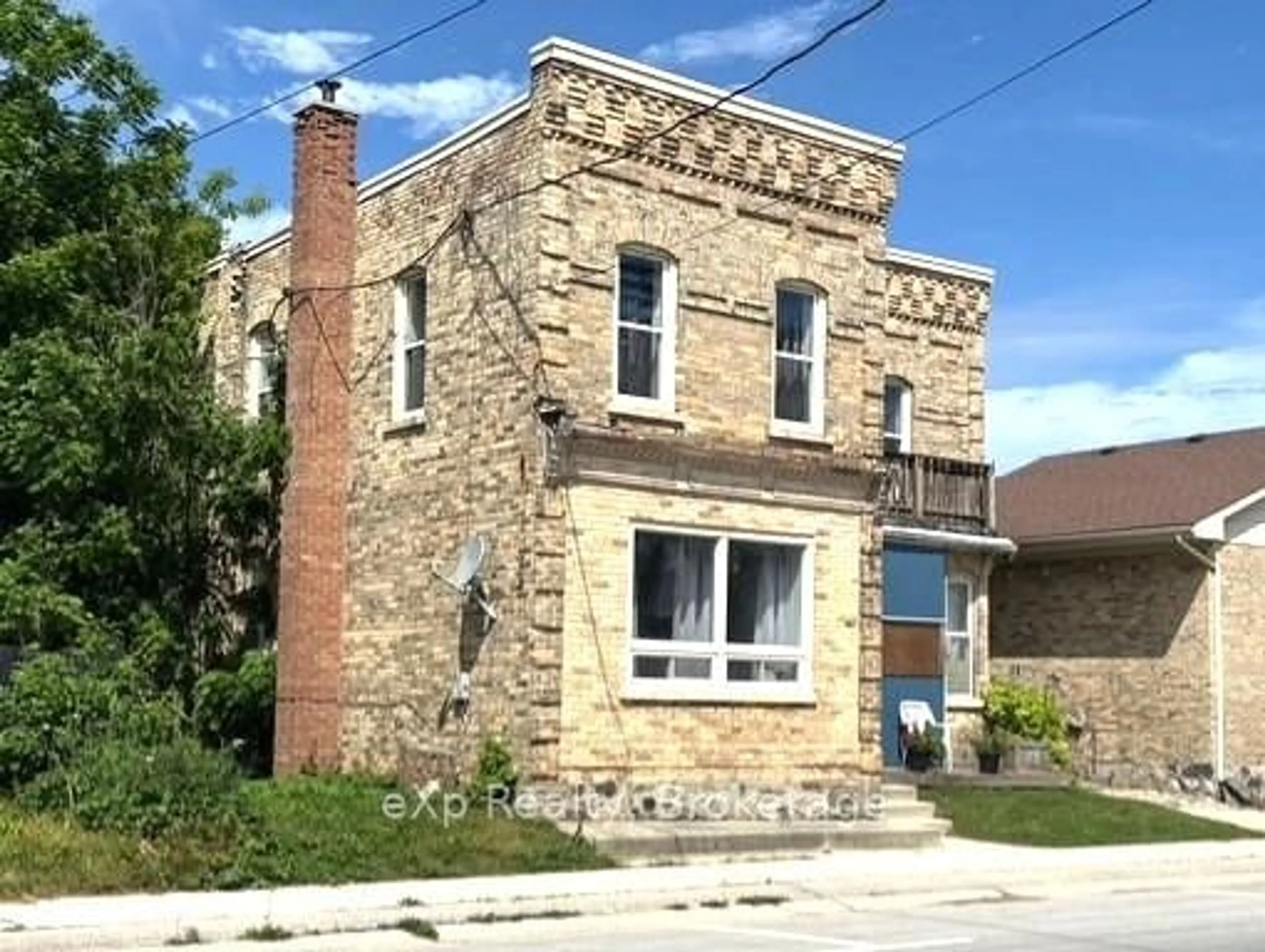 Home with brick exterior material, building for 8 Main St, Brockton Ontario N0G 1S0