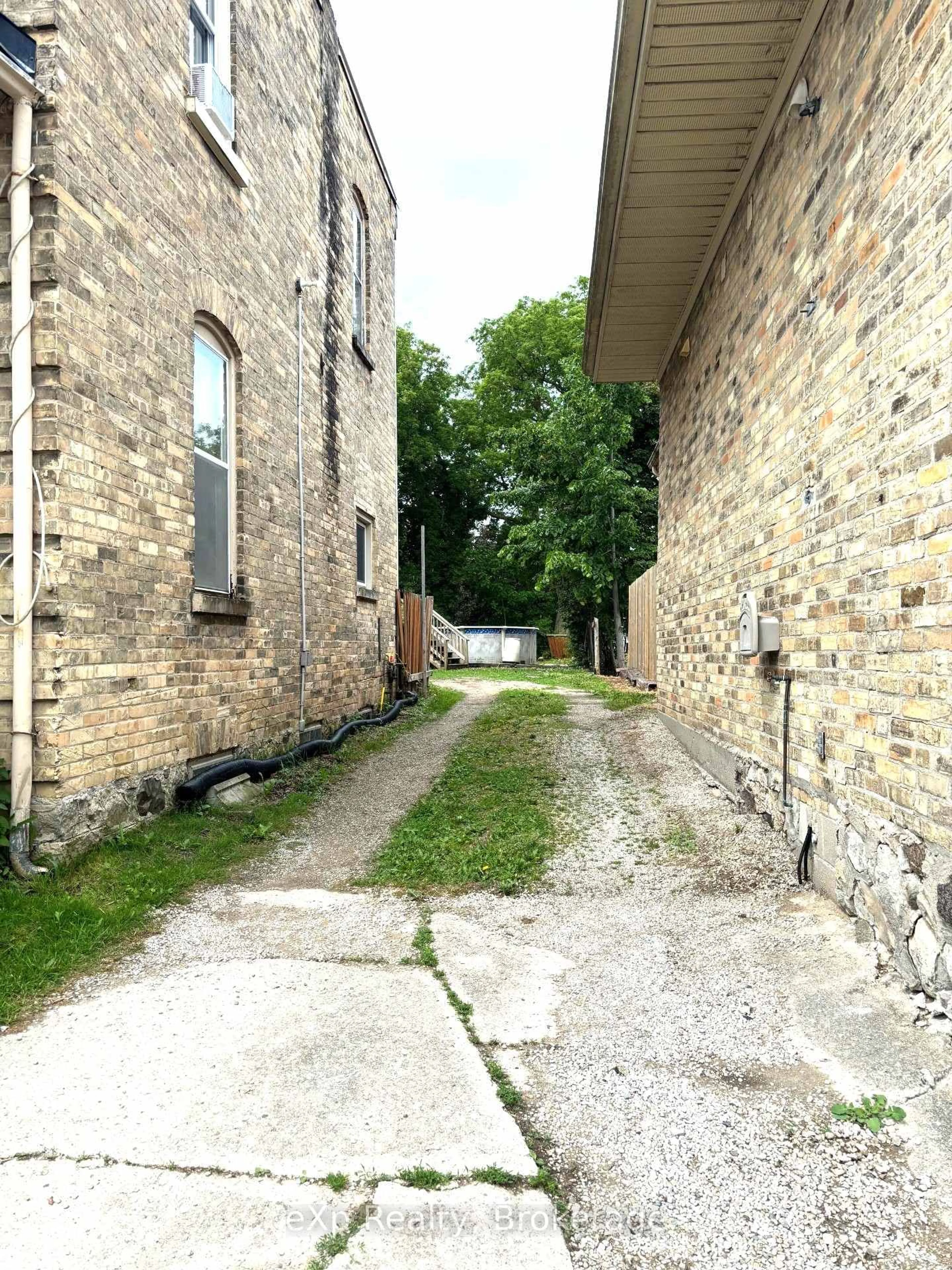 Unknown for 8 Main St, Brockton Ontario N0G 1S0