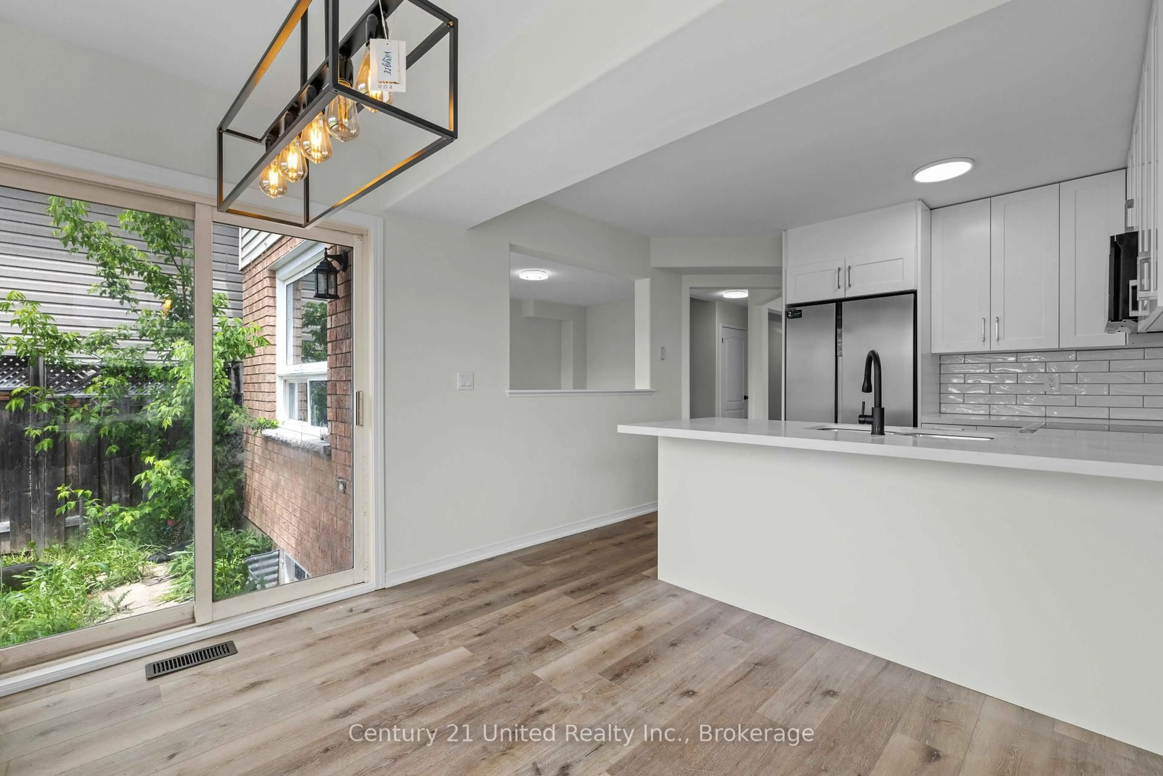 Open concept kitchen, unknown for 525 Clancy Cres, Peterborough Ontario K9K 2S1
