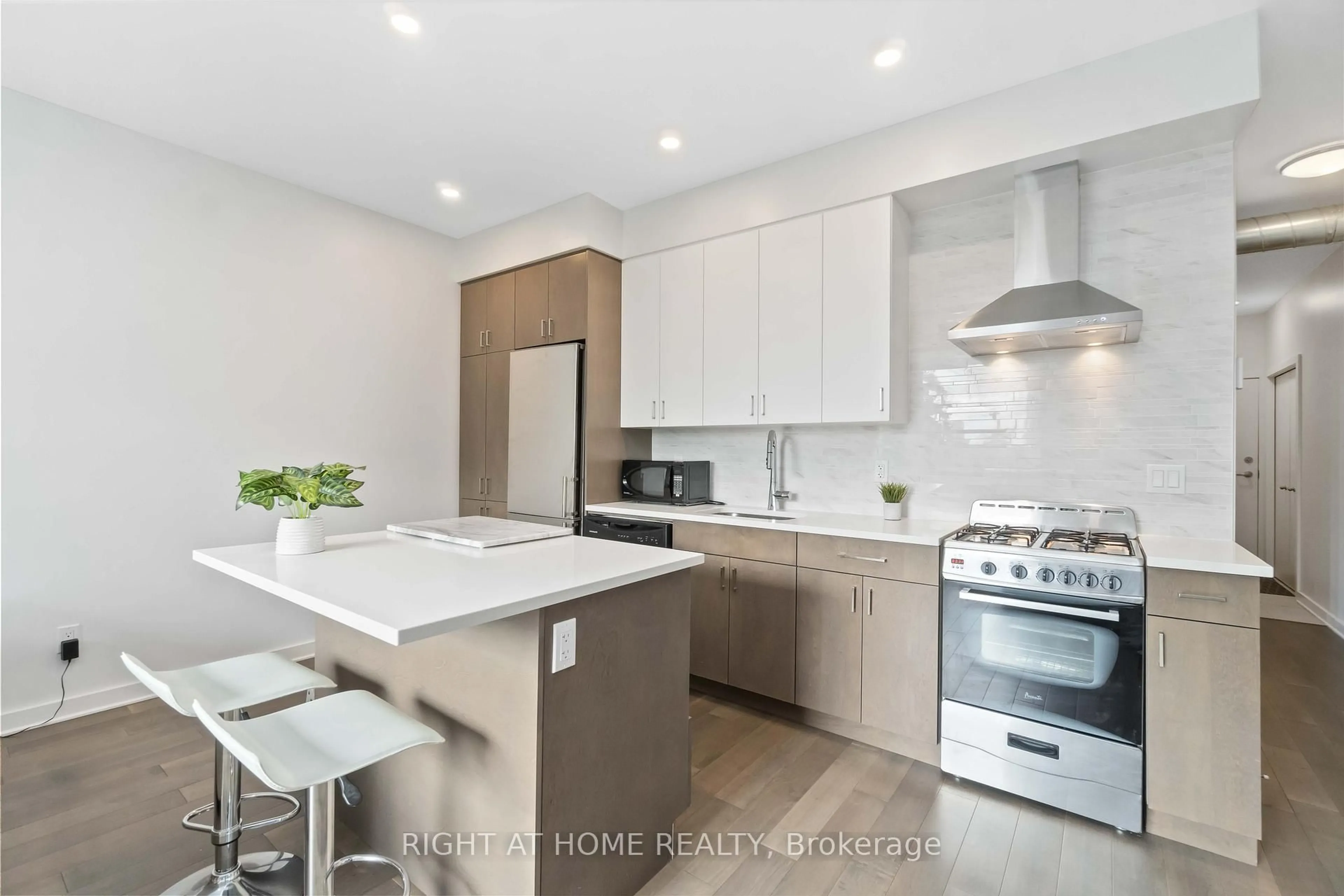 Contemporary kitchen, unknown for 22 Perkins St #305, Ottawa Ontario K1R 7G5