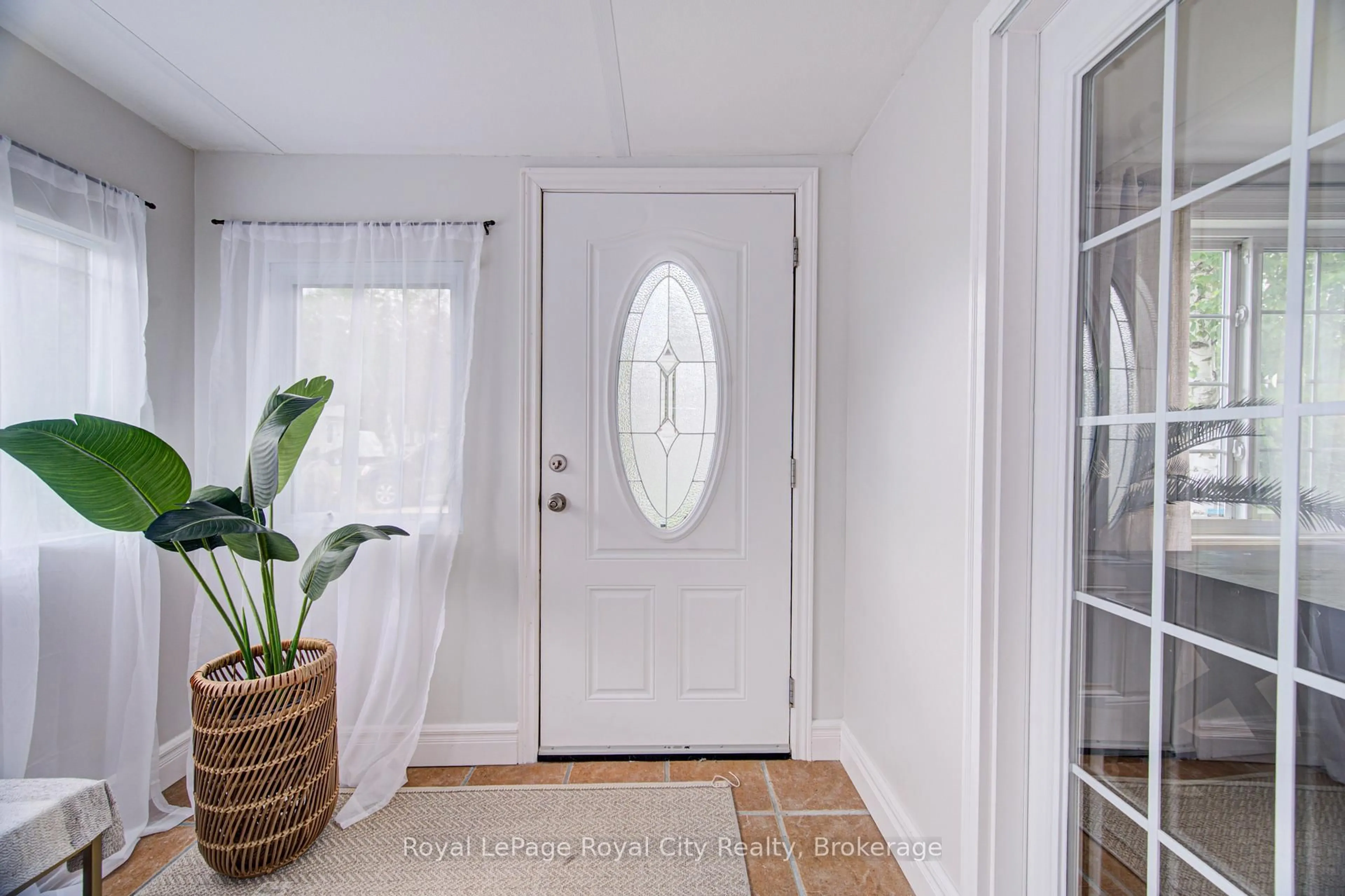 Indoor entryway for Leased Lot 570 Sumac St, Centre Wellington Ontario N1M 2W5