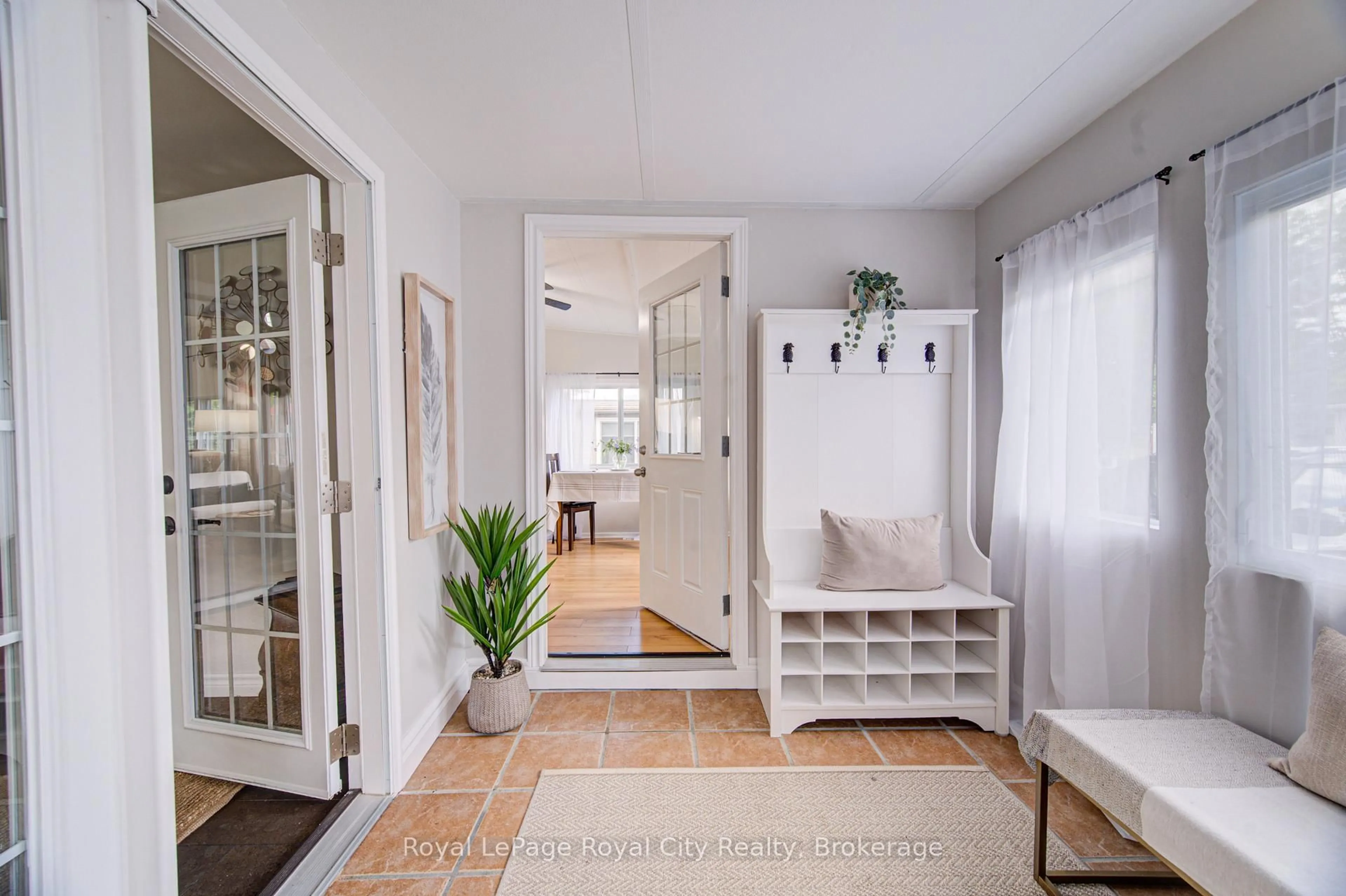 Indoor entryway for Leased Lot 570 Sumac St, Centre Wellington Ontario N1M 2W5