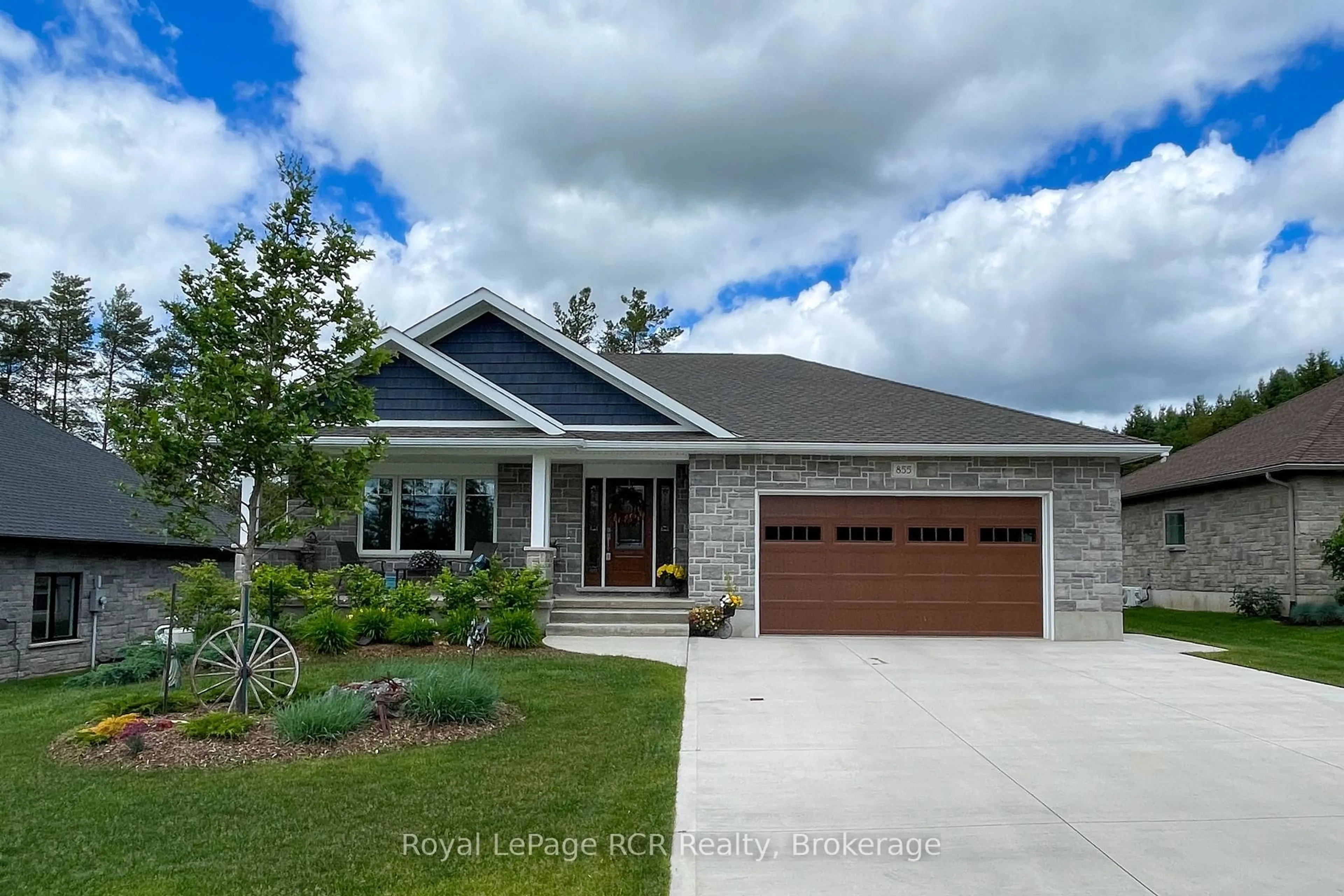 Home with brick exterior material, street for 855 17th St, Hanover Ontario N4N 3B8