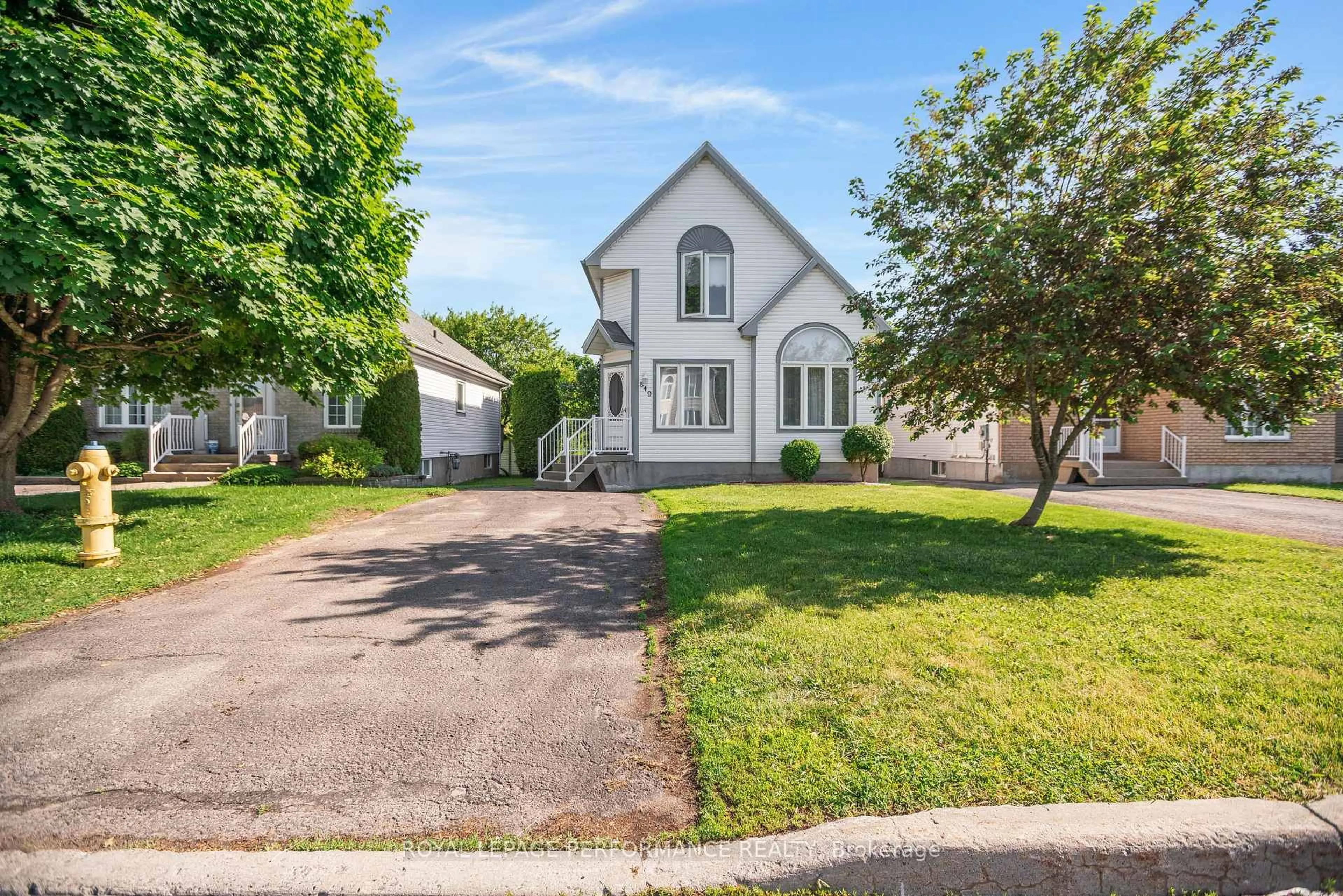 A pic from outside/outdoor area/front of a property/back of a property/a pic from drone, street for 849 Pilon St, Hawkesbury Ontario K6A 3P8