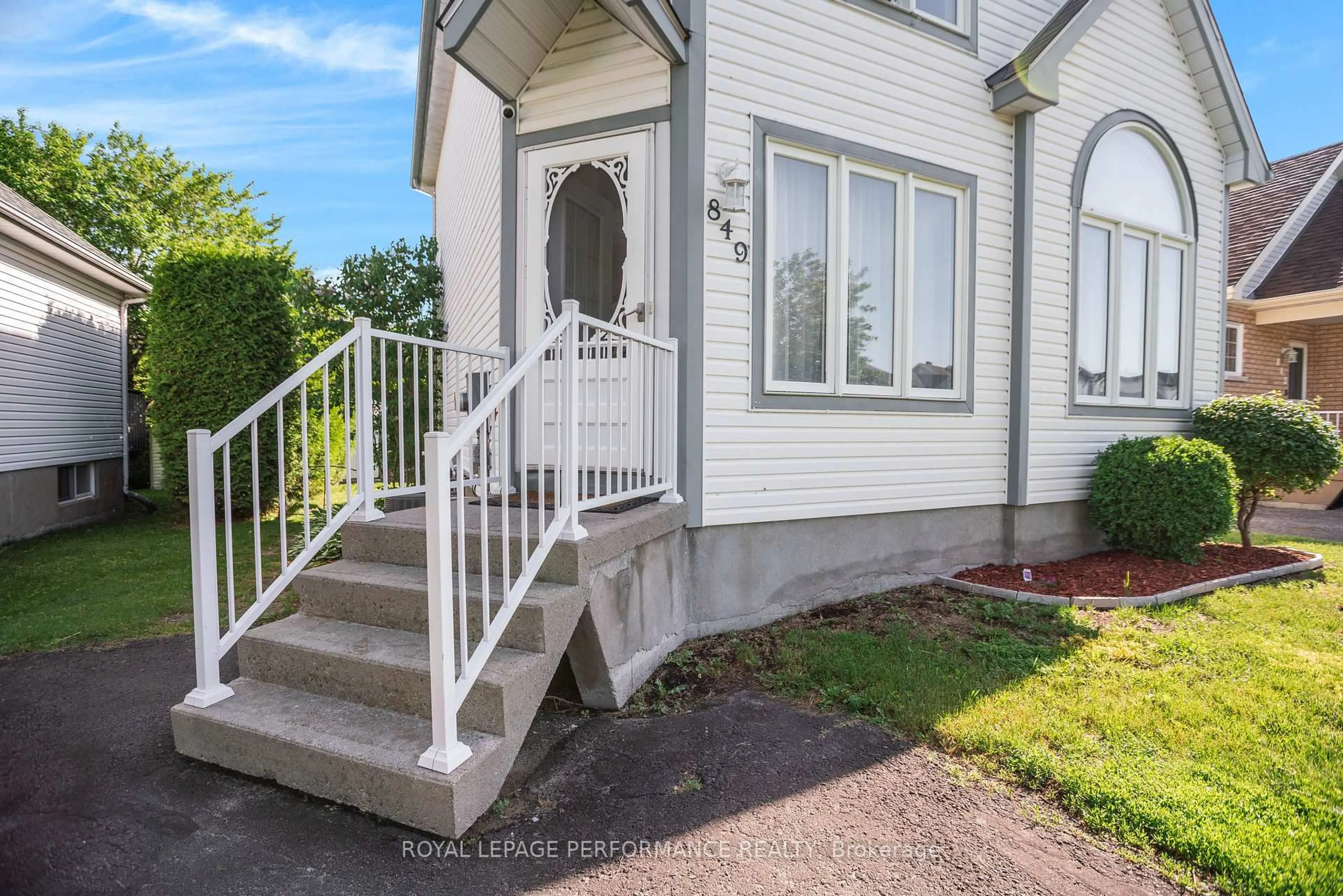 Unknown for 849 Pilon St, Hawkesbury Ontario K6A 3P8