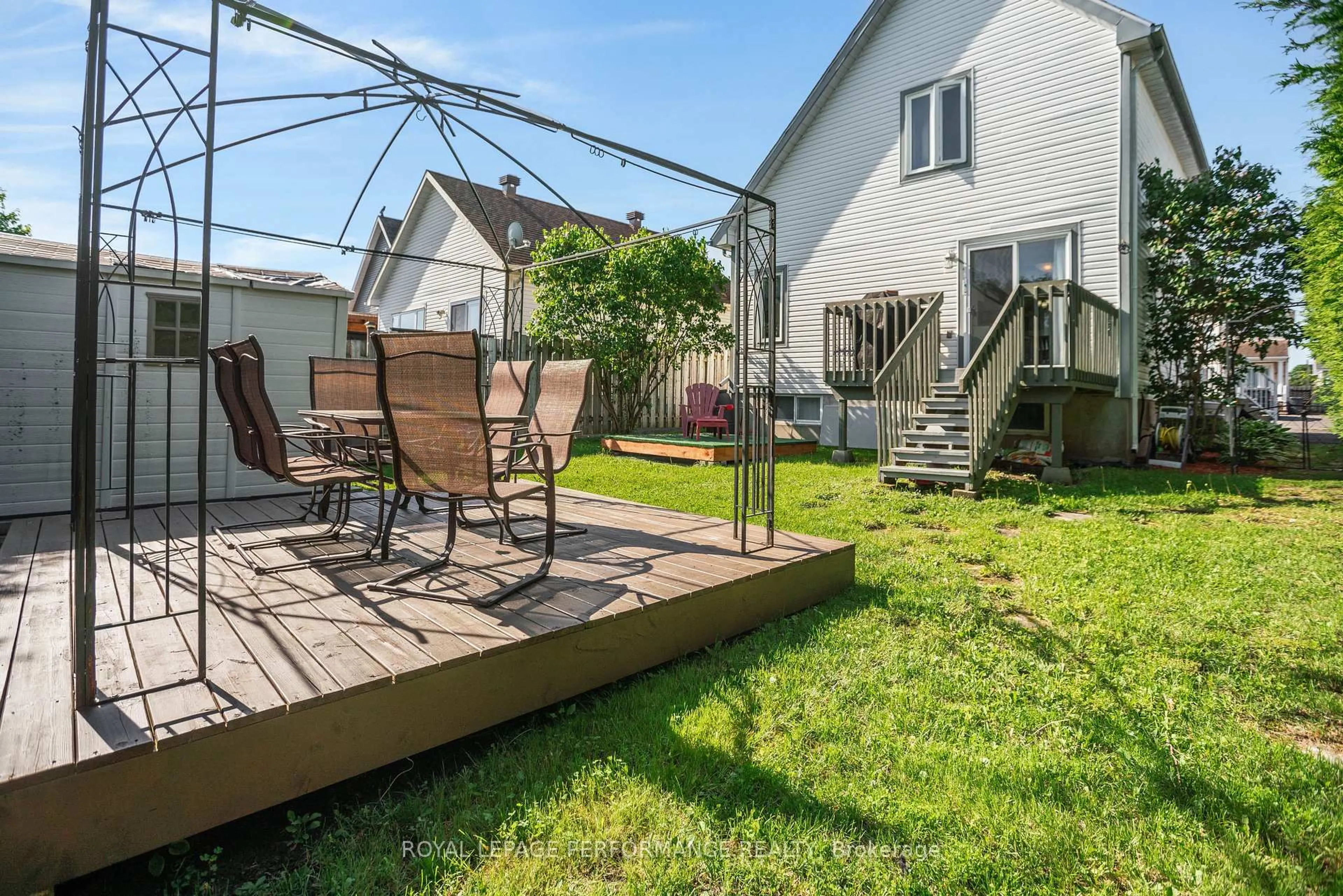 Patio, street for 849 Pilon St, Hawkesbury Ontario K6A 3P8